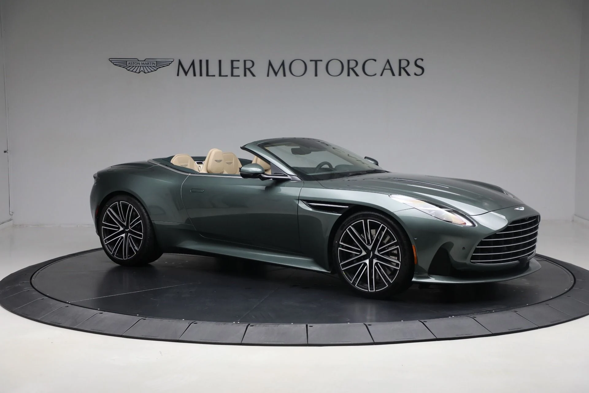mph008_1513263809_New_2025_Aston_Martin_DB_12_Volante_7f25477e27