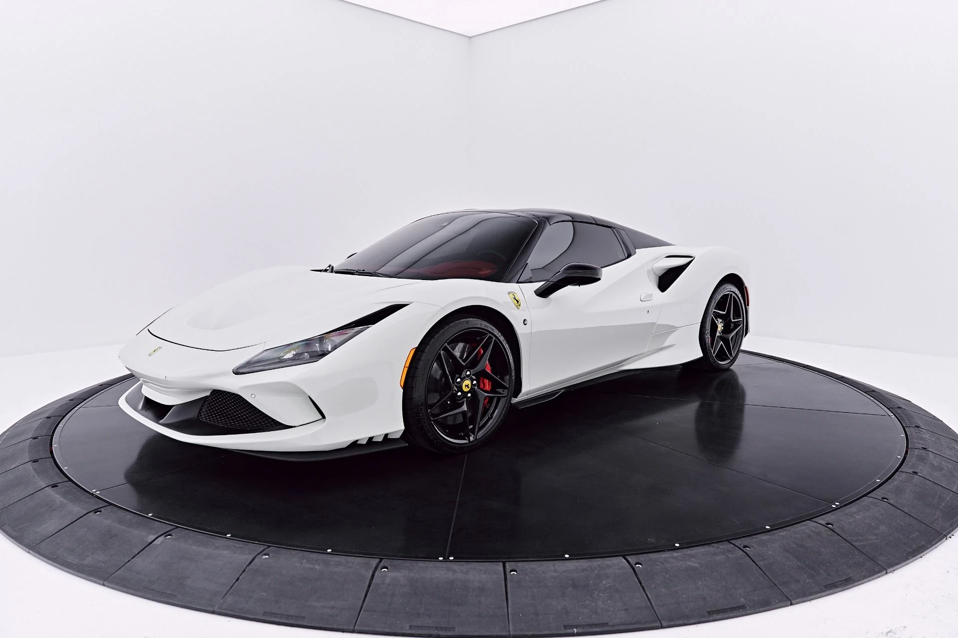 mph008_1513416485_Used_2022_Ferrari_F8_Spider_Base_1784162237_bb2a7656d7