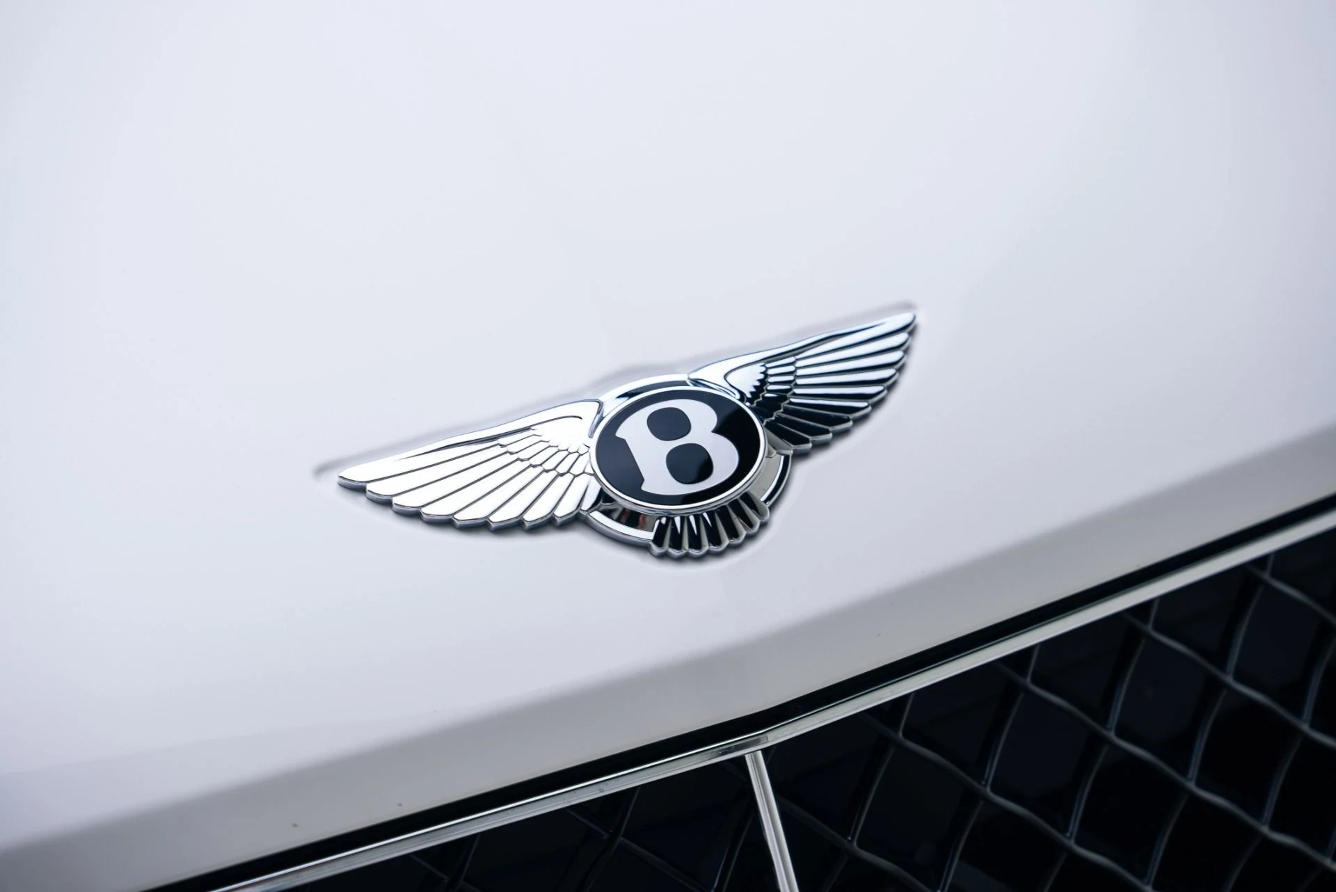 mph008_1530892782_Used_2024_Bentley_Bentayga_V8_1765307017_53c3409fc1