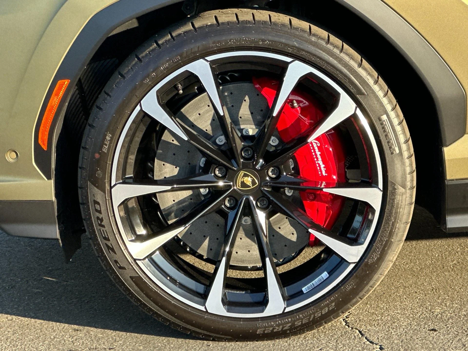 mph008_1533807176_New_2025_Lamborghini_Urus_SE_1765357681_a451da0848