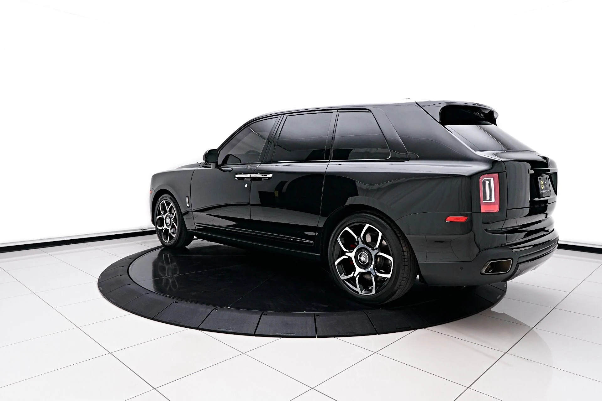 mph008_1535725692_Used_2022_Rolls_Royce_Cullinan_Base_1679686724_3a2daef46d