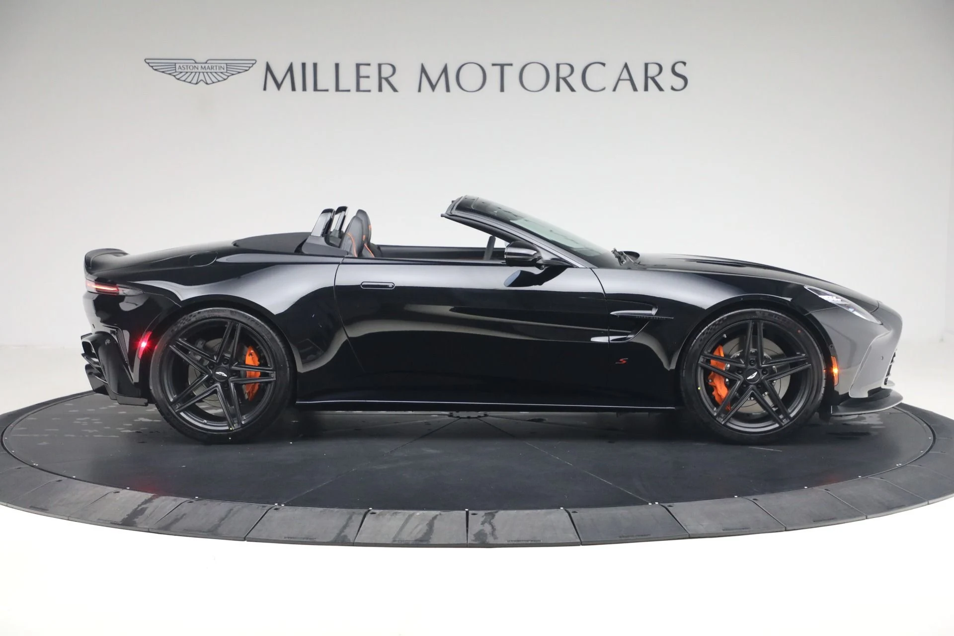 mph008_1537429538_New_2026_Aston_Martin_Vantage_S_Roadster_1790281816_2256f2936a