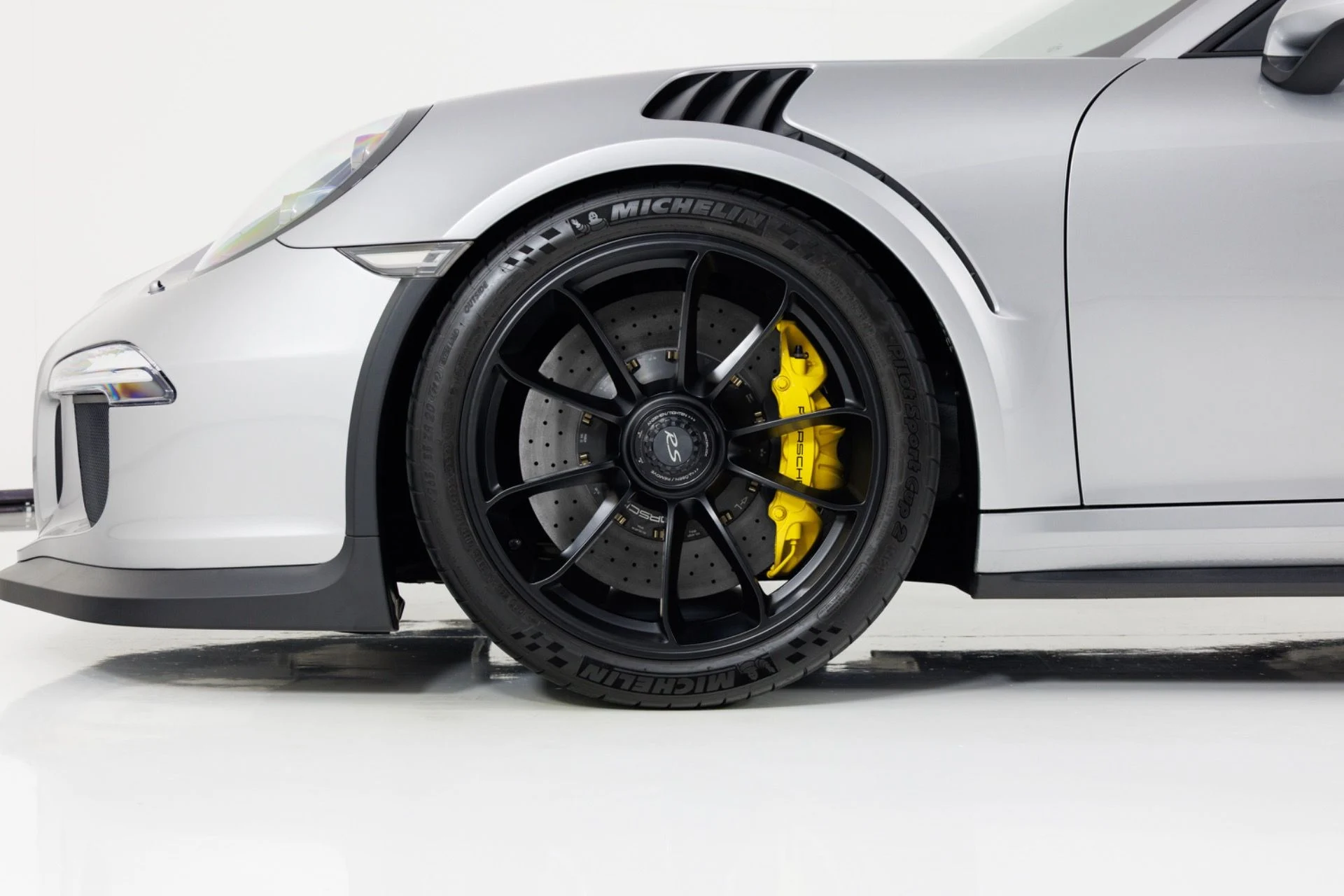 mph008_1541464918_Used_2016_Porsche_911_GT_3_RS_1782496704_62c2f0db5f