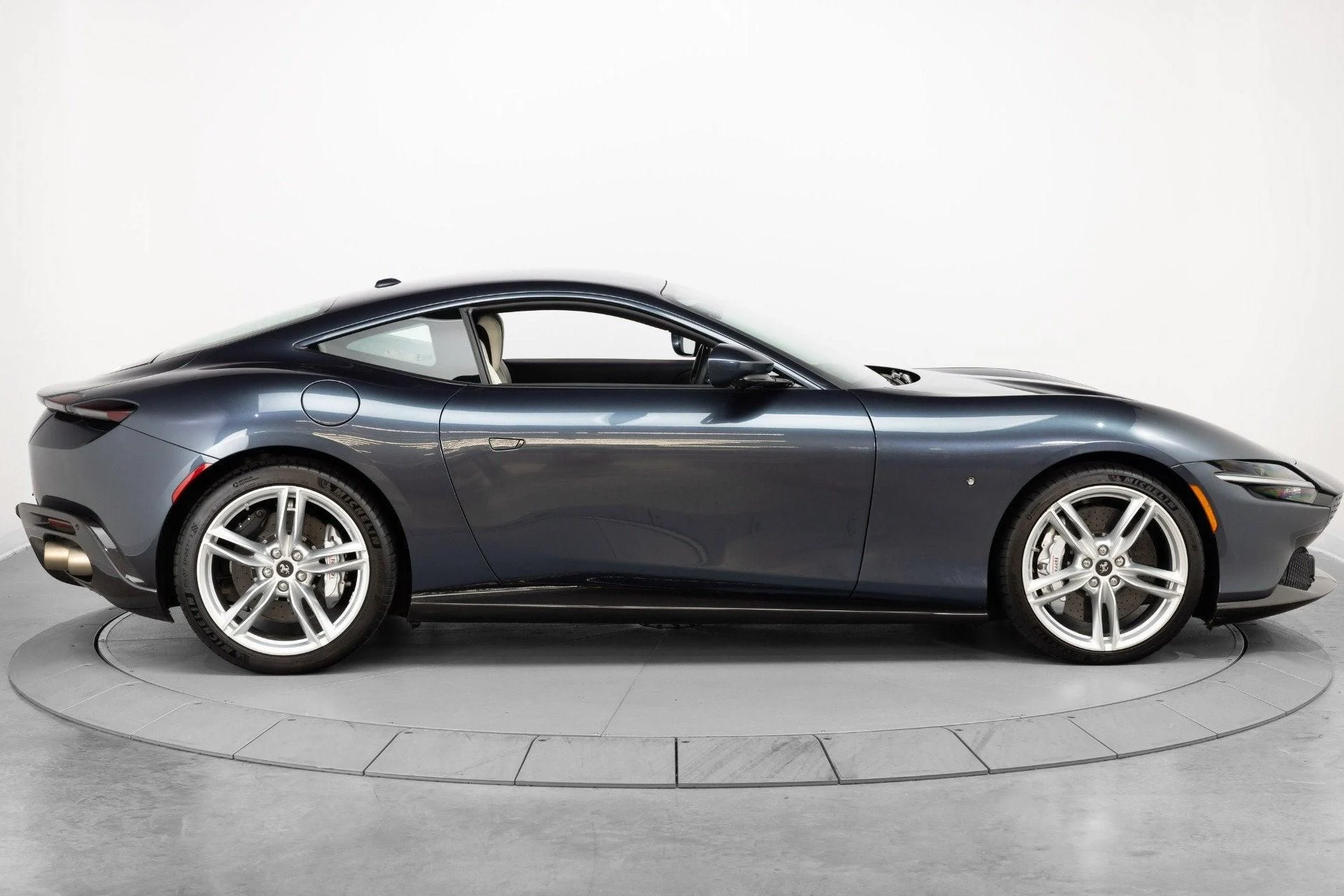 mph008_1544379368_Used_2021_Ferrari_Roma_1786098921_862bb1b2f3
