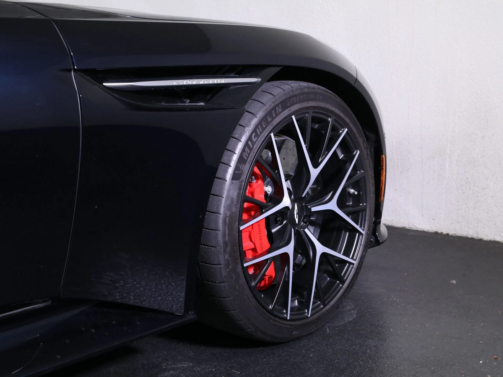 mph008_1551689529_Used_2025_Aston_Martin_DB_12_Volante_1758482753_3107d78de9