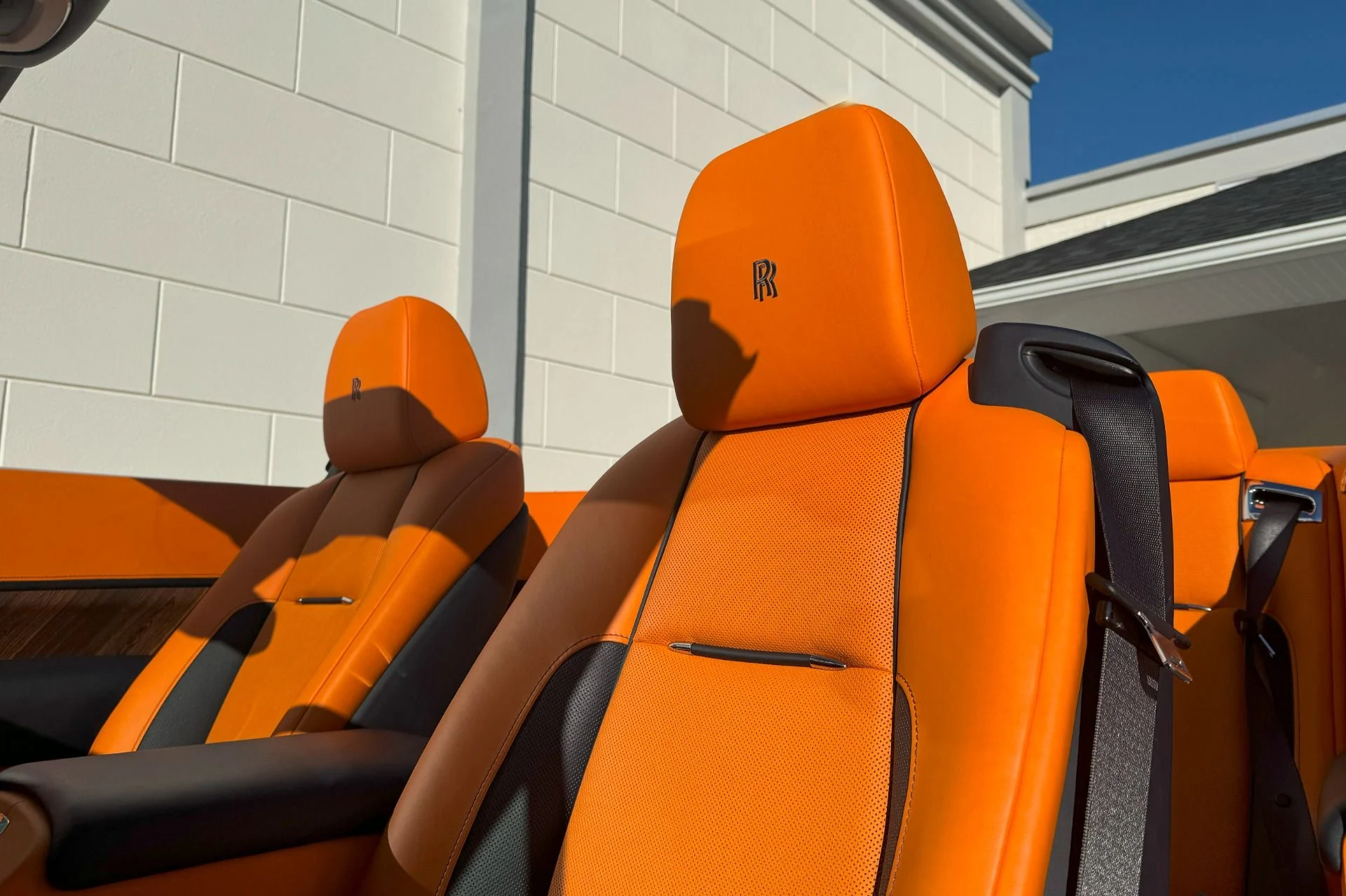 mph008_1552457817_Used_2019_Rolls_Royce_Dawn_1739202166_af0db057c7