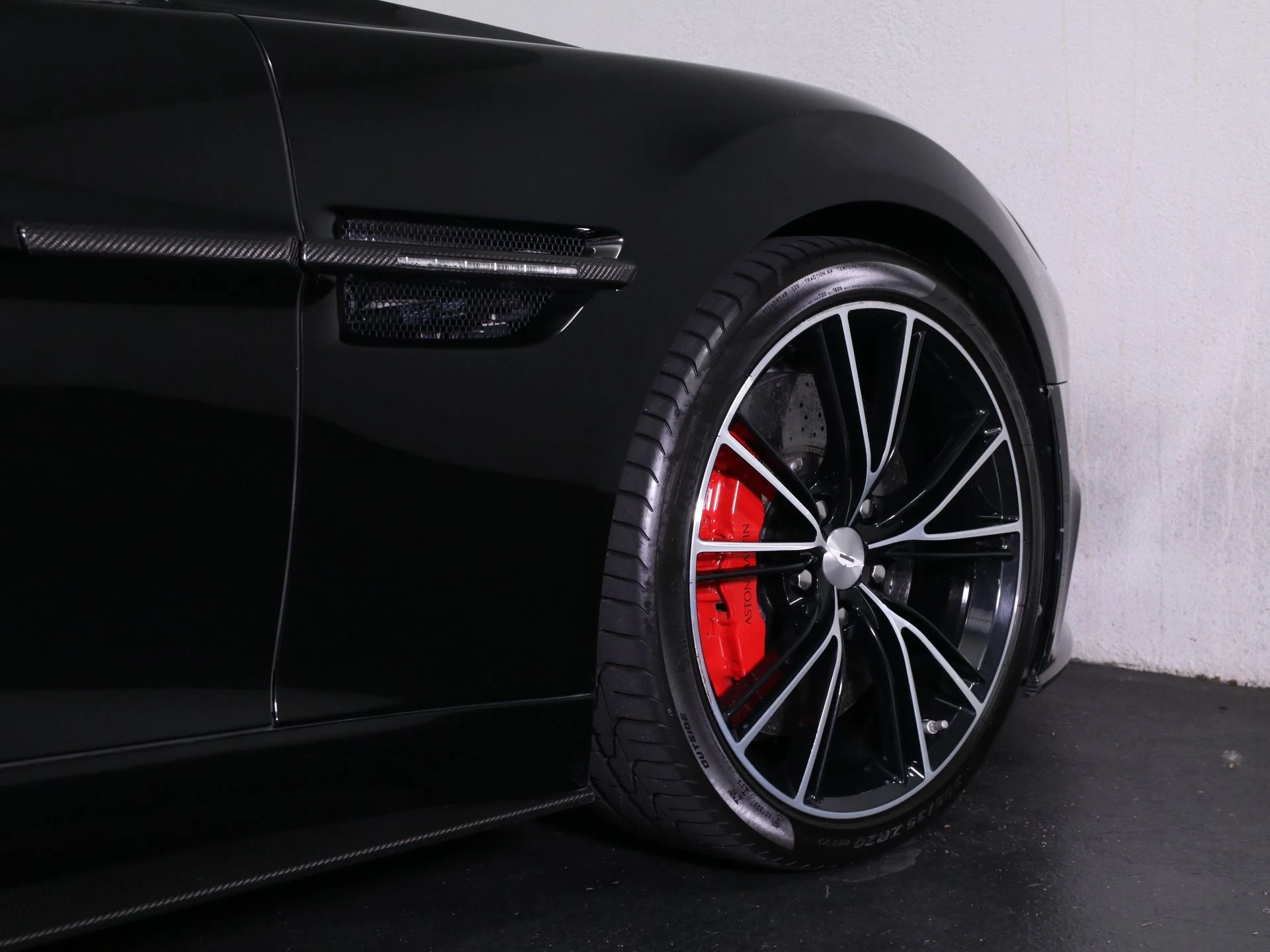 mph008_1558544155_Used_2023_Rolls_Royce_Ghost_1758483106_7f08ce7f77