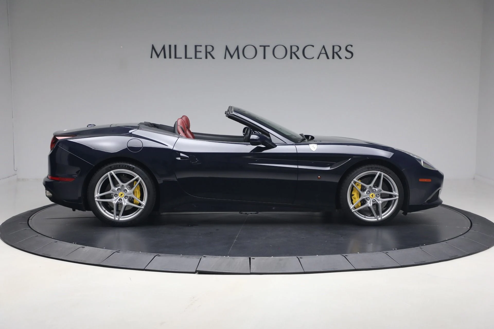 mph008_1567081509_Used_2016_Ferrari_California_T_1779312555_de02ac3f5a
