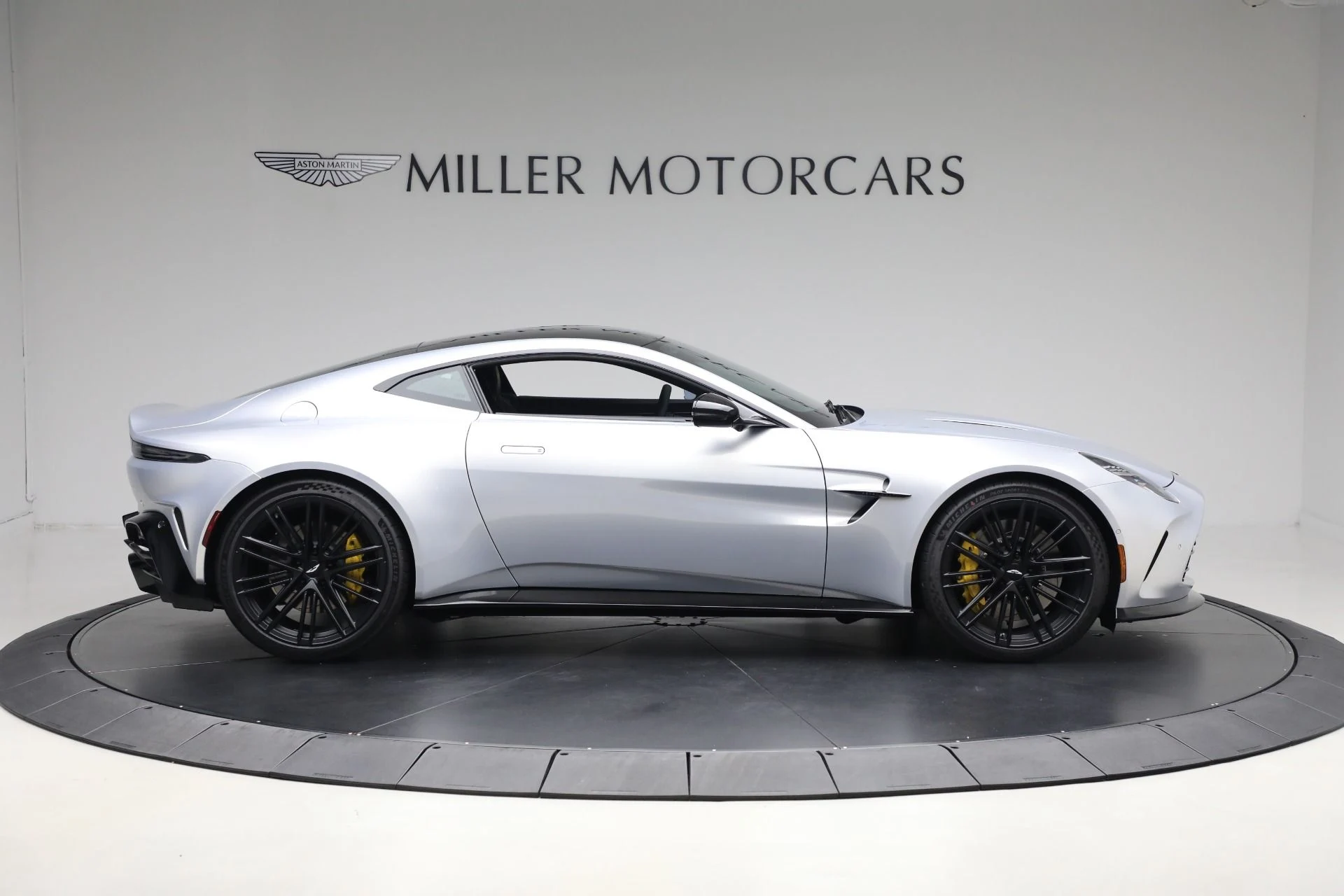 mph008_1567926166_New_2026_Aston_Martin_Vantage_93fb7c554b