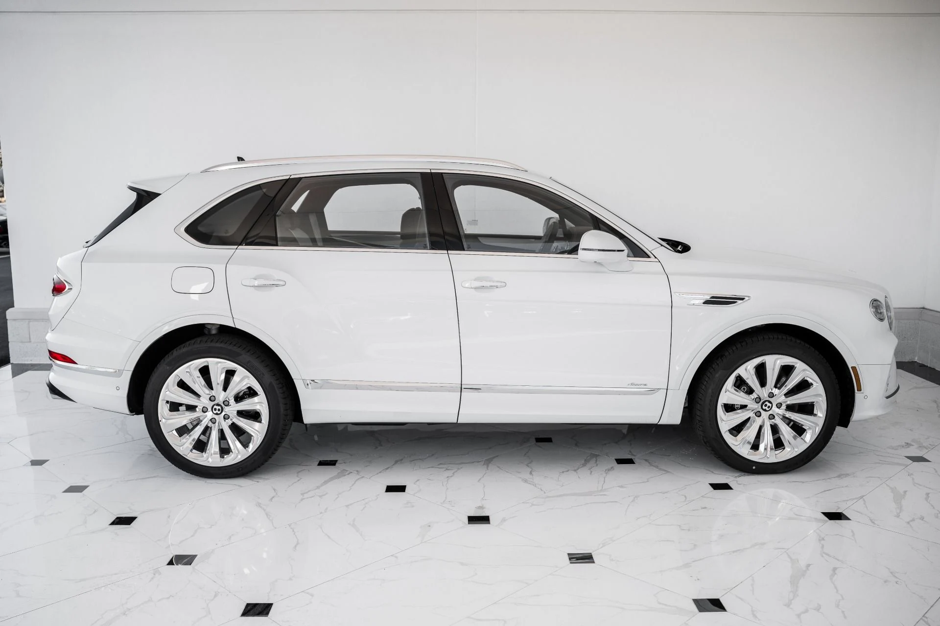 mph008_1570509158_Used_2023_Bentley_Bentayga_Azure_1673896555_941c008e2d