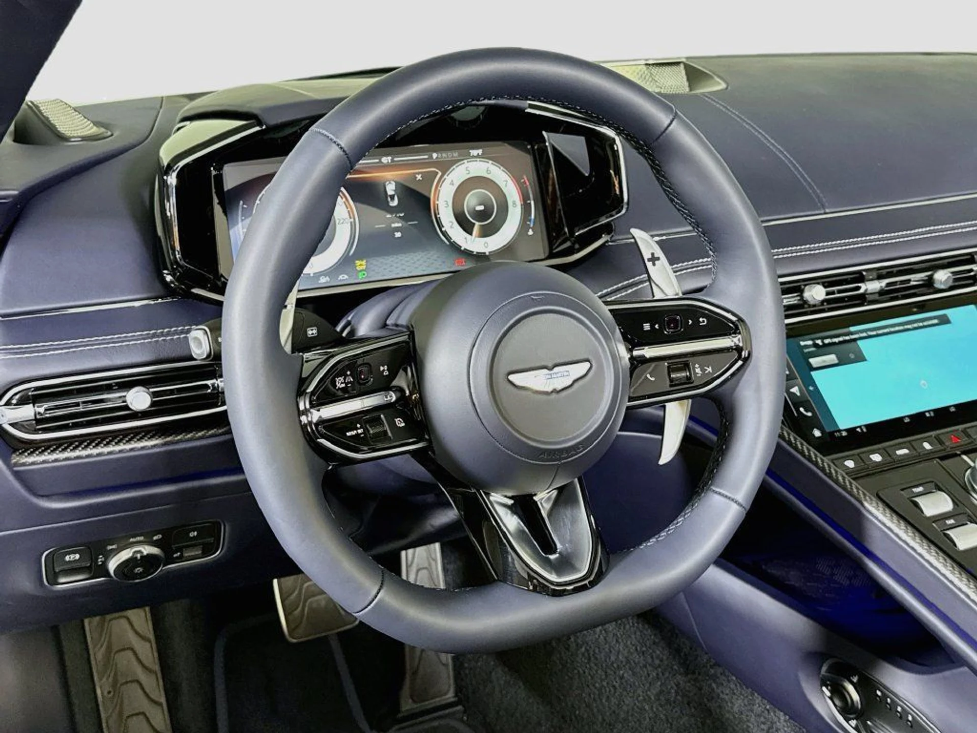mph008_1570646602_new_2026_aston_martin_db12_volante_11350_23082922_10_1024_e4ccee9d49