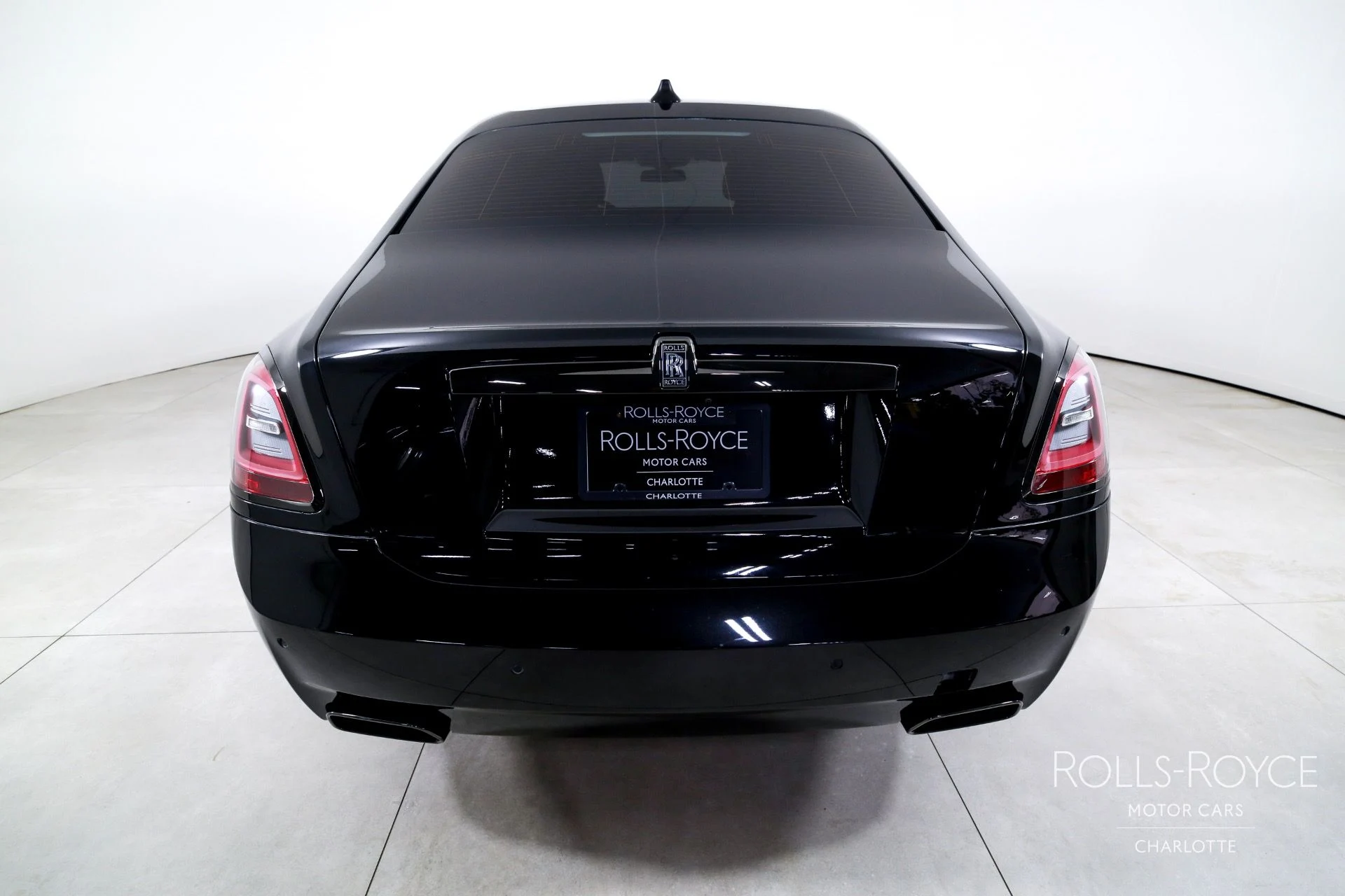mph008_1585760913_Used_2022_Rolls_Royce_Black_Badge_Ghost_1749920744_15f01b5e1e