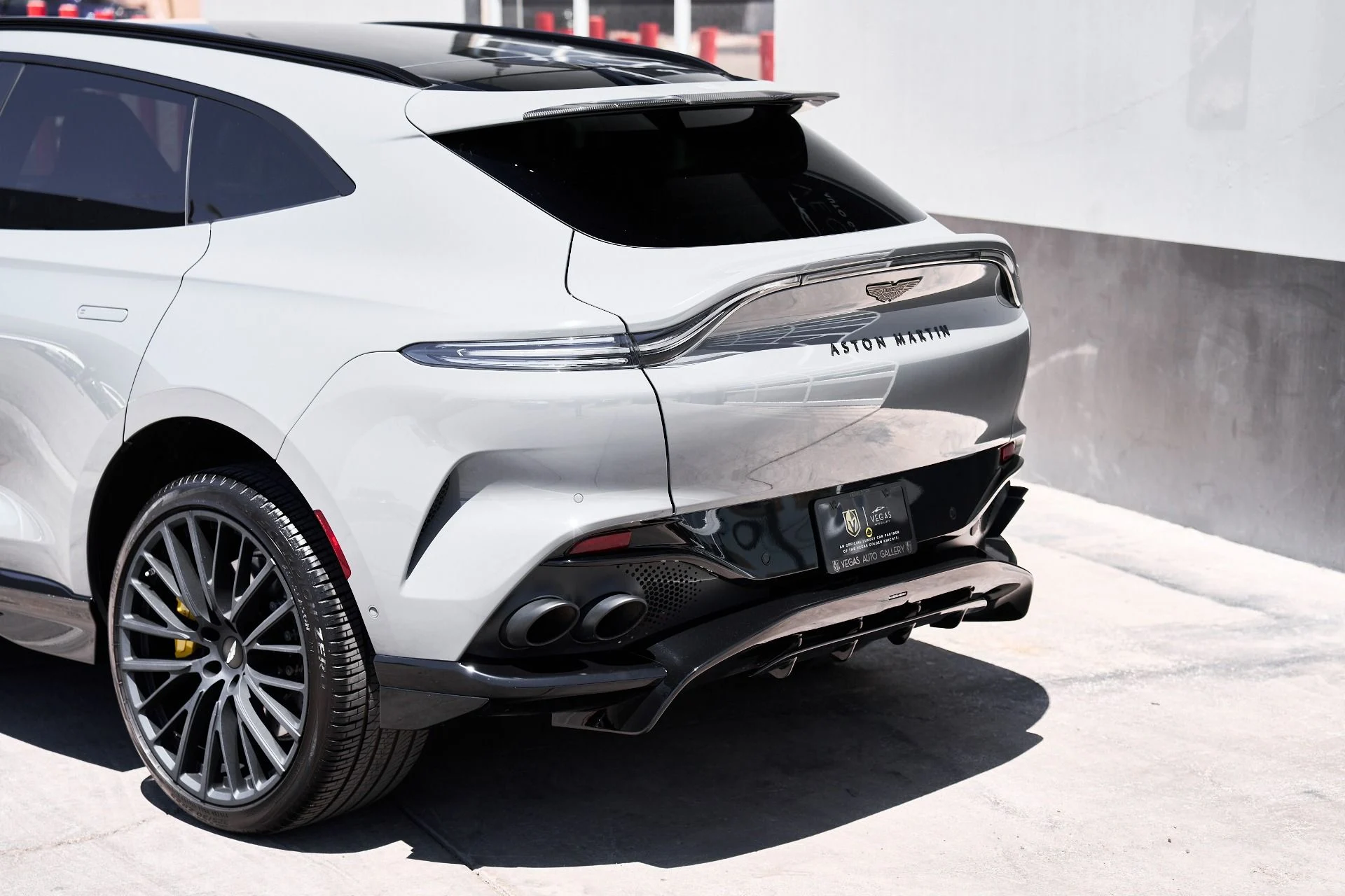 mph008_1612781786_Used_2024_Aston_Martin_DBX_707_1753235896_adaff62d95