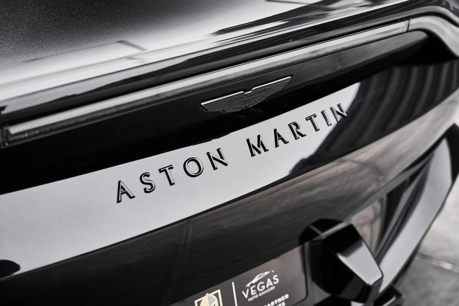 mph008_1633802681_Used_2023_Aston_Martin_Vantage_1775333290_66c4bbacf0