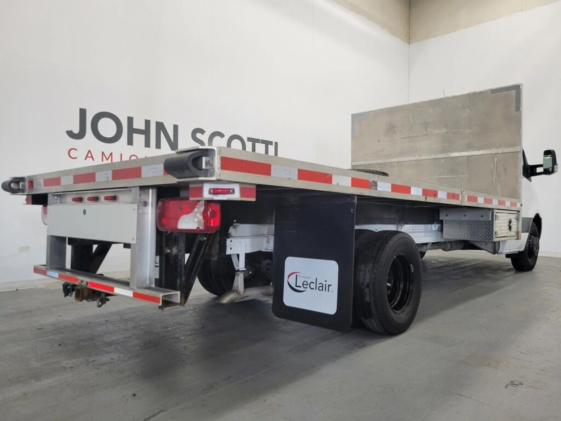 mph008_1642774432_mercedes_benz_4500_2022_jpg_v_1775587595_8a4057b539