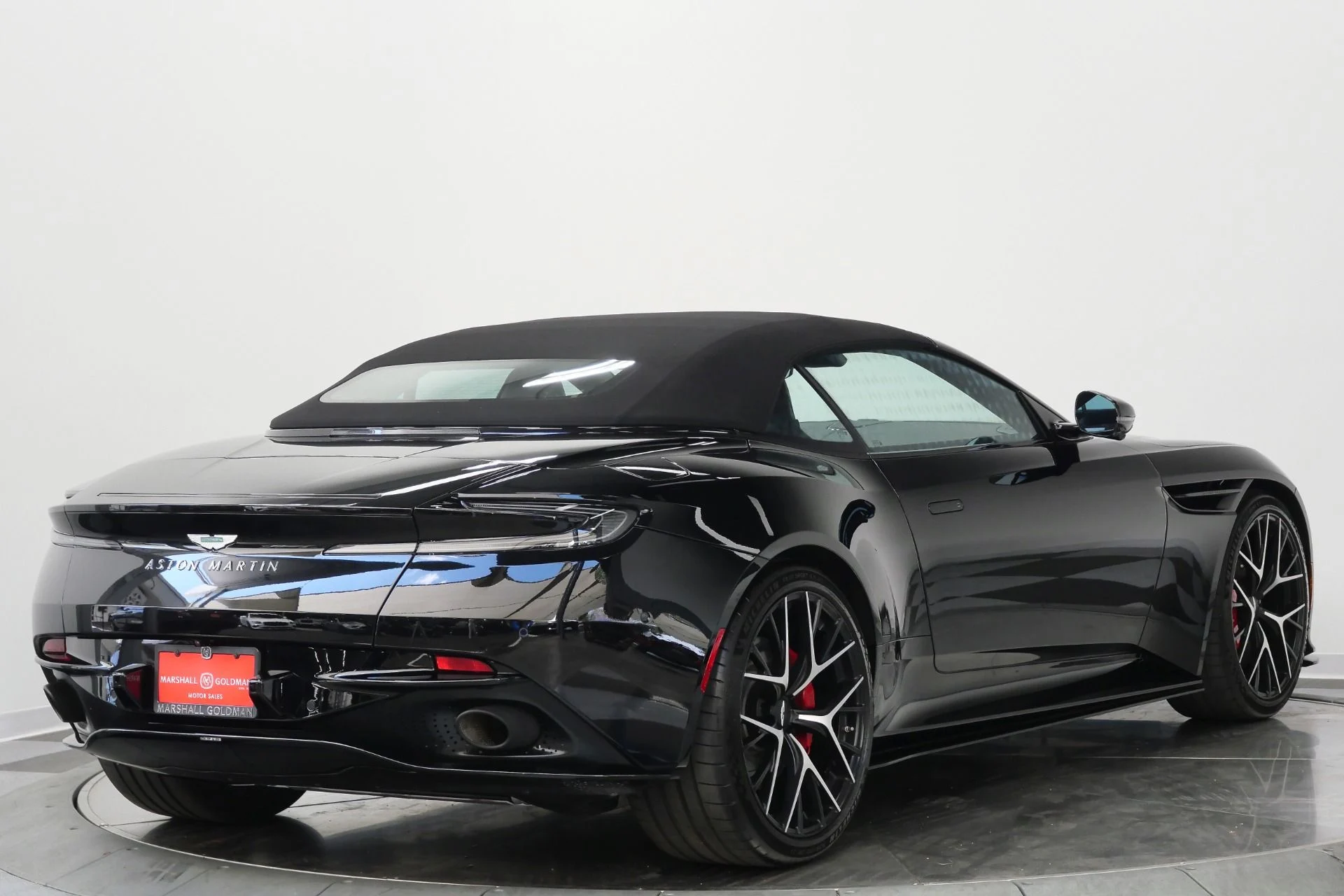 mph008_1643206566_Used_2025_Aston_Martin_DB_12_Volante_Inspire_Sport_Interior_Upper_and_Lower_Black_Packs_1778172034_61b7383fd2