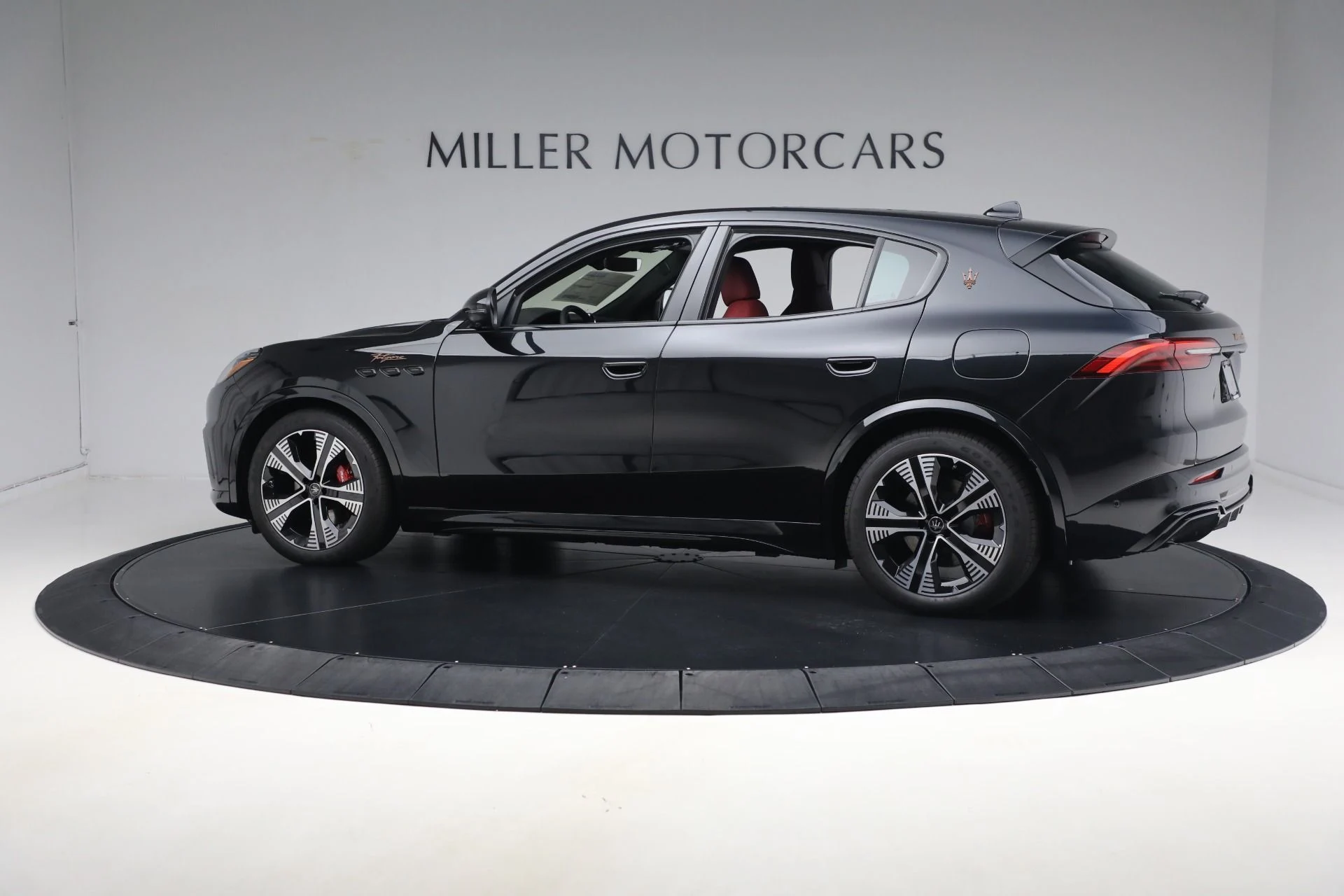mph008_1651613866_New_2025_Maserati_Grecale_Folgore_703e08e60d