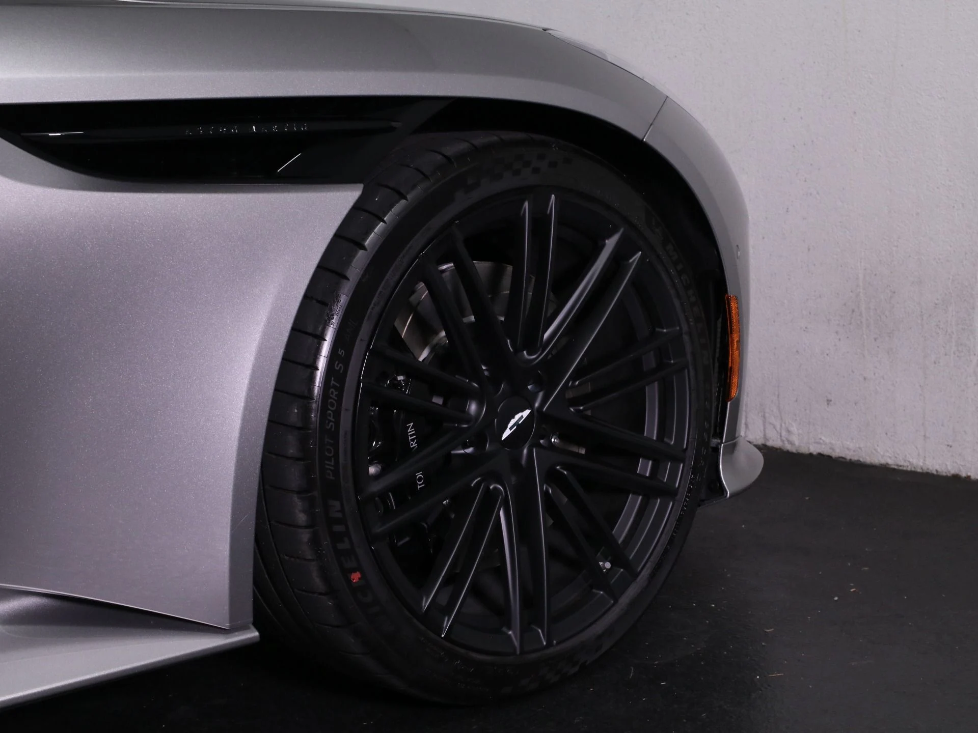 mph008_1661625998_New_2025_Aston_Martin_DB_12_1758482446_88bebdcd4e