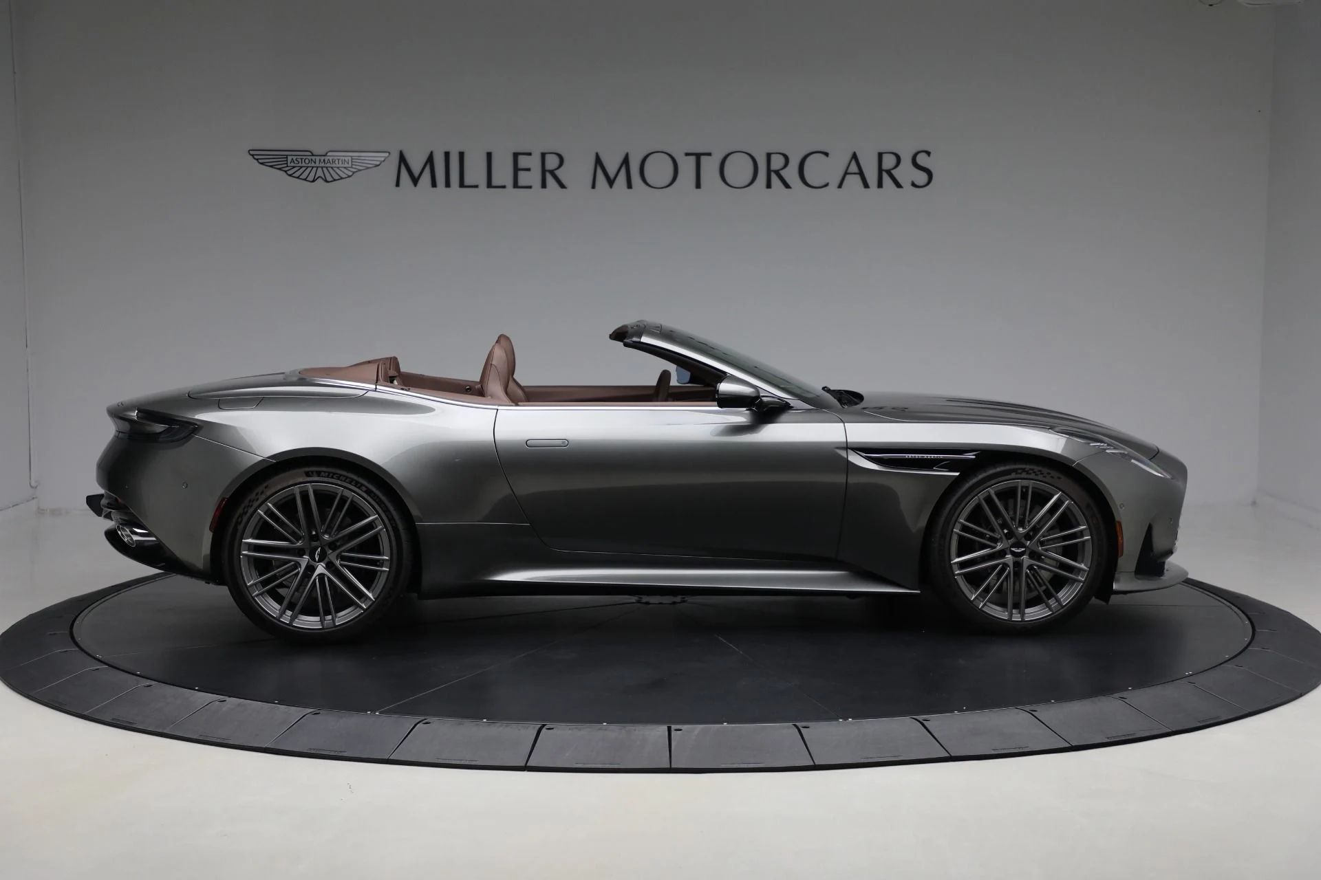 mph008_1663255098_New_2026_Aston_Martin_DB_12_Volante_fbf135d653