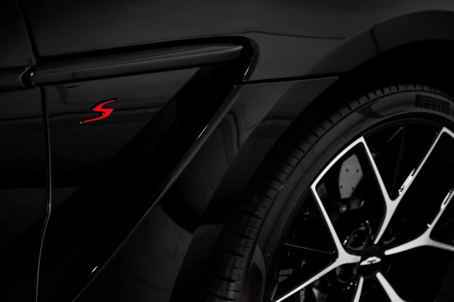 mph008_1694824254_New_2026_Aston_Martin_DBX_S_1775443121_d8308fae70