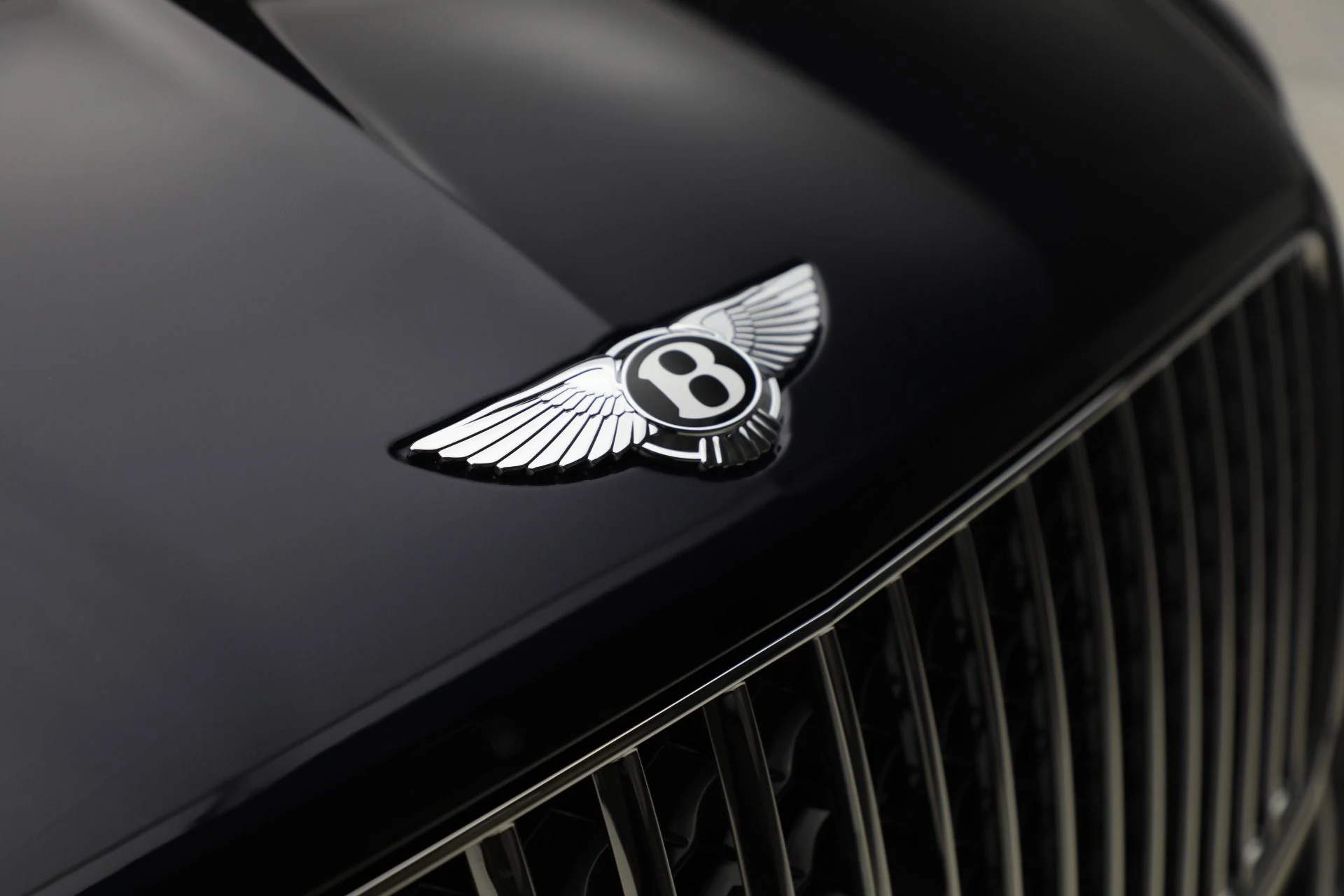 mph008_1698950668_New_2025_Bentley_Bentayga_Azure_V8_1762363264_6d95514754
