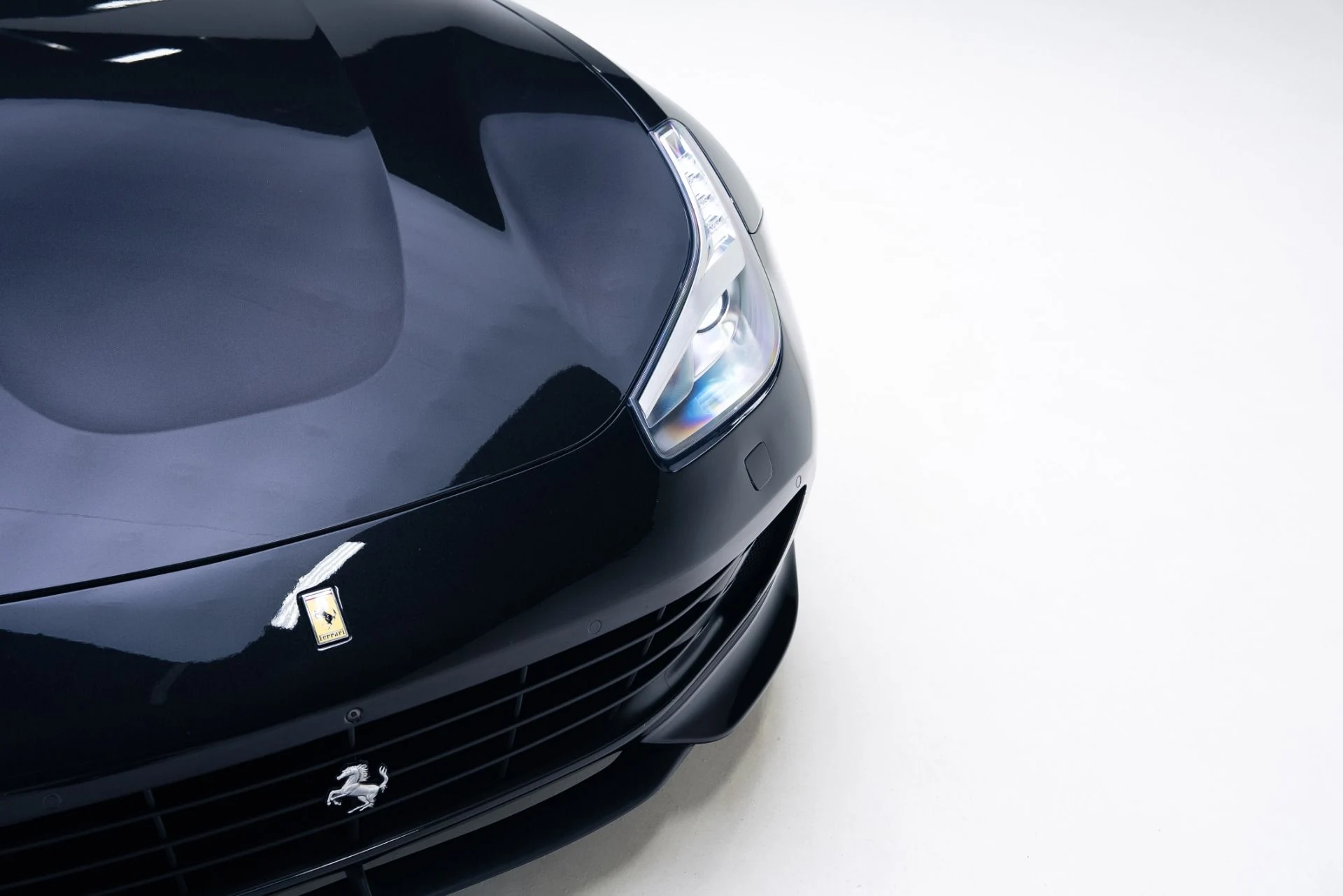 mph008_1702563006_Used_2018_Ferrari_GTC_4_Lusso_1768413919_6708fe85e9