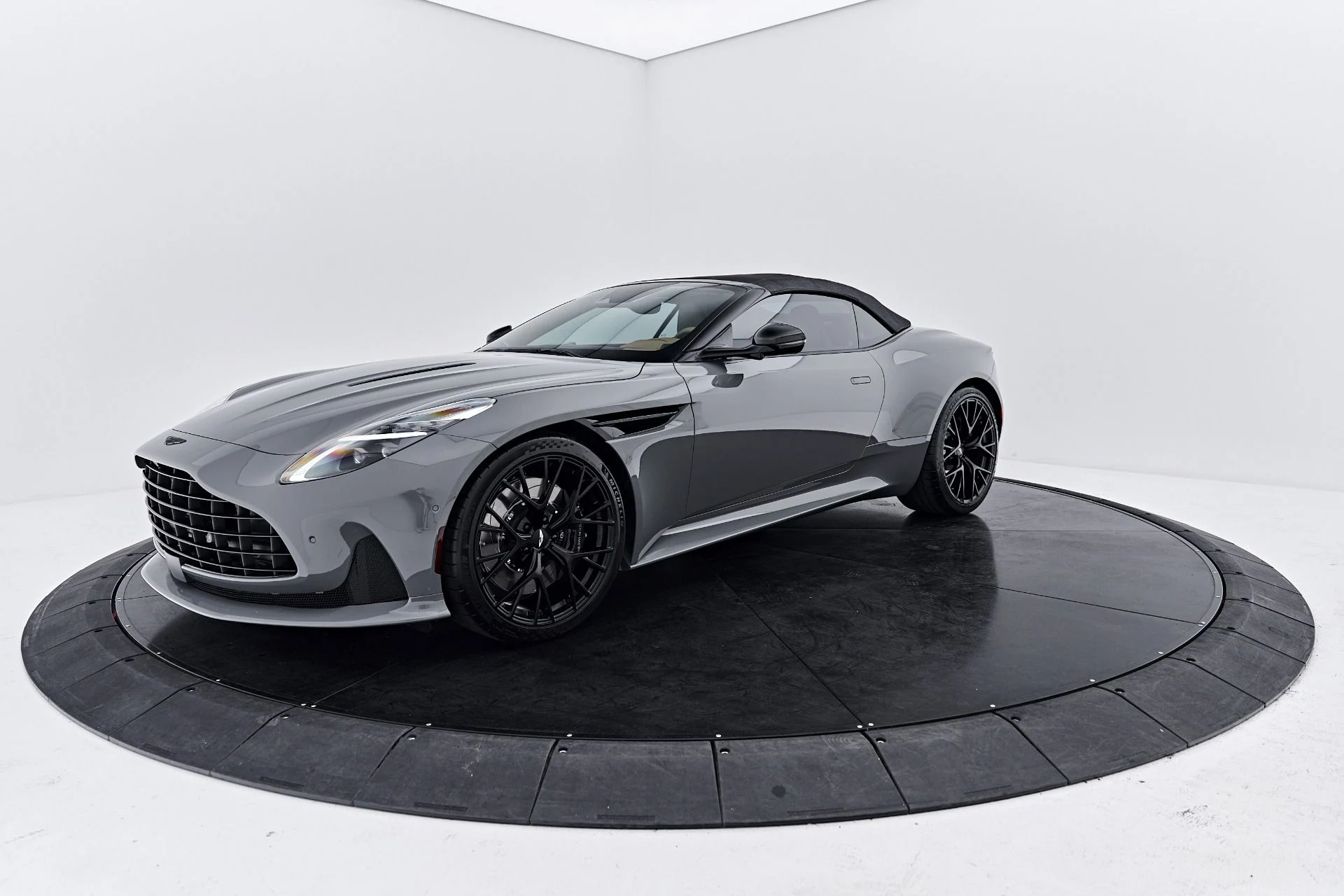 mph008_1707672252_Used_2025_Aston_Martin_DB_12_Volante_1791997200_251cb0cabb