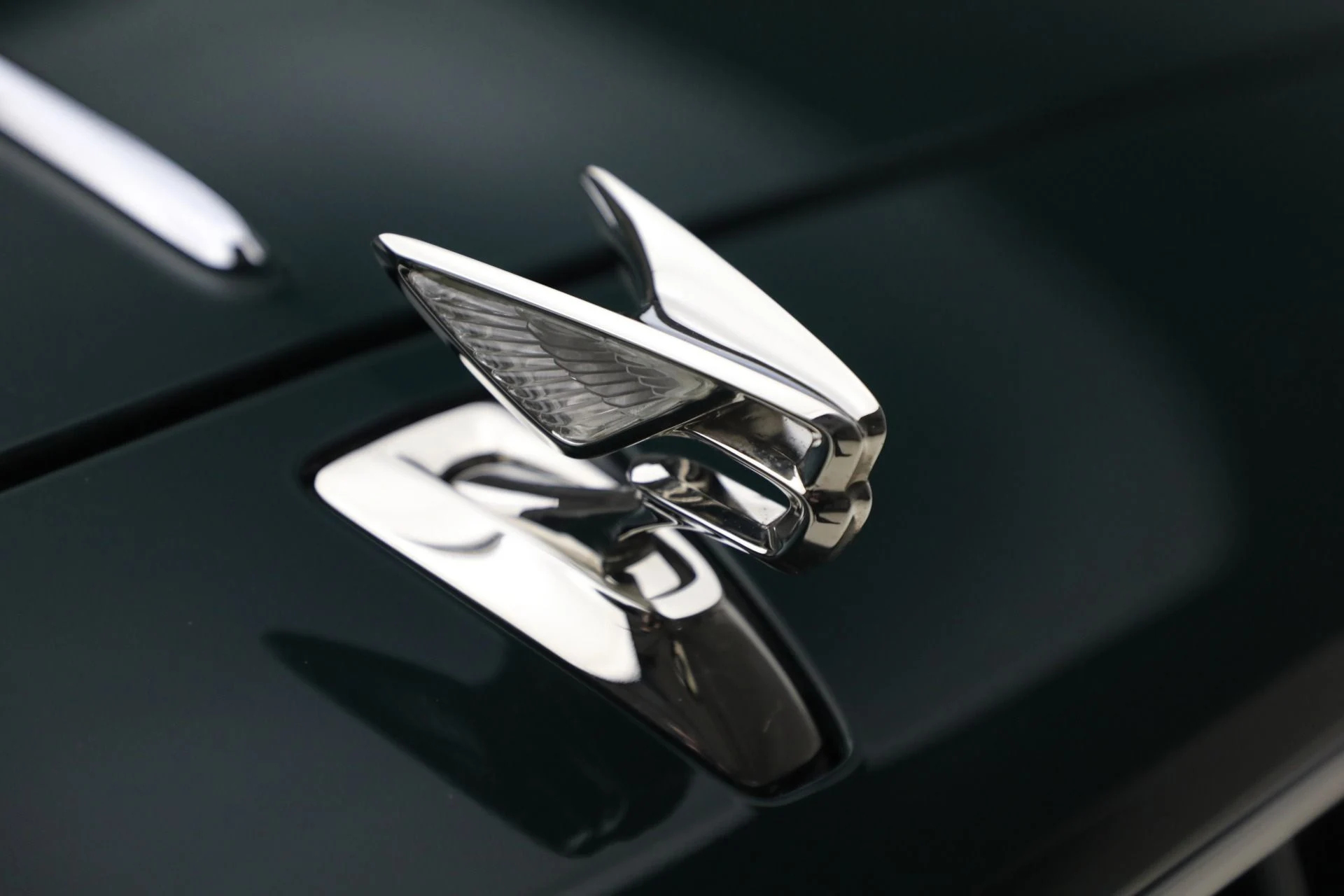 mph008_1711627100_Used_2023_Bentley_Flying_Spur_Hybrid_1770396023_643fd8cbae