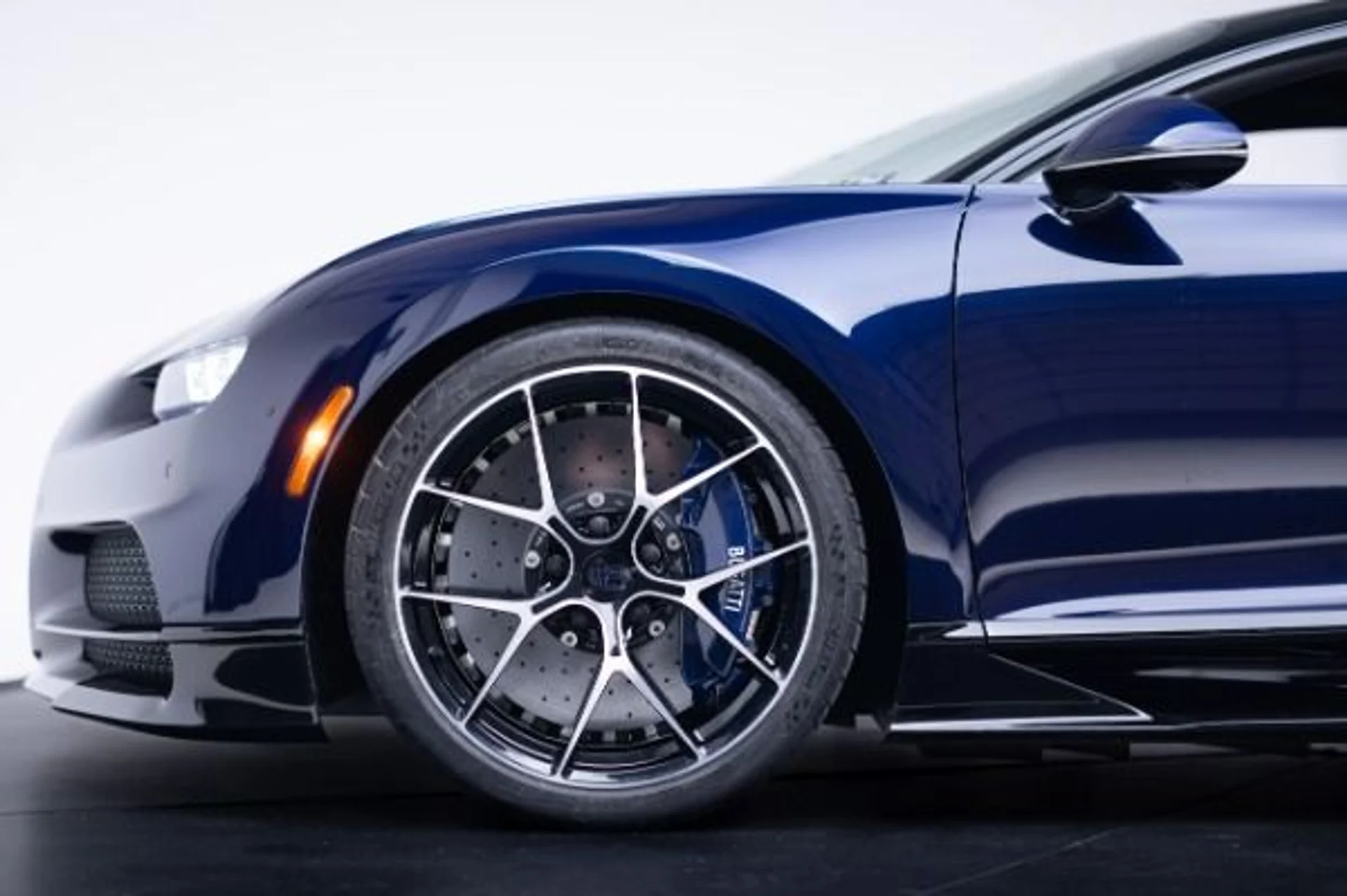 mph008_1713374733_Used_2020_Bugatti_Chiron_Sport_f02c36b604