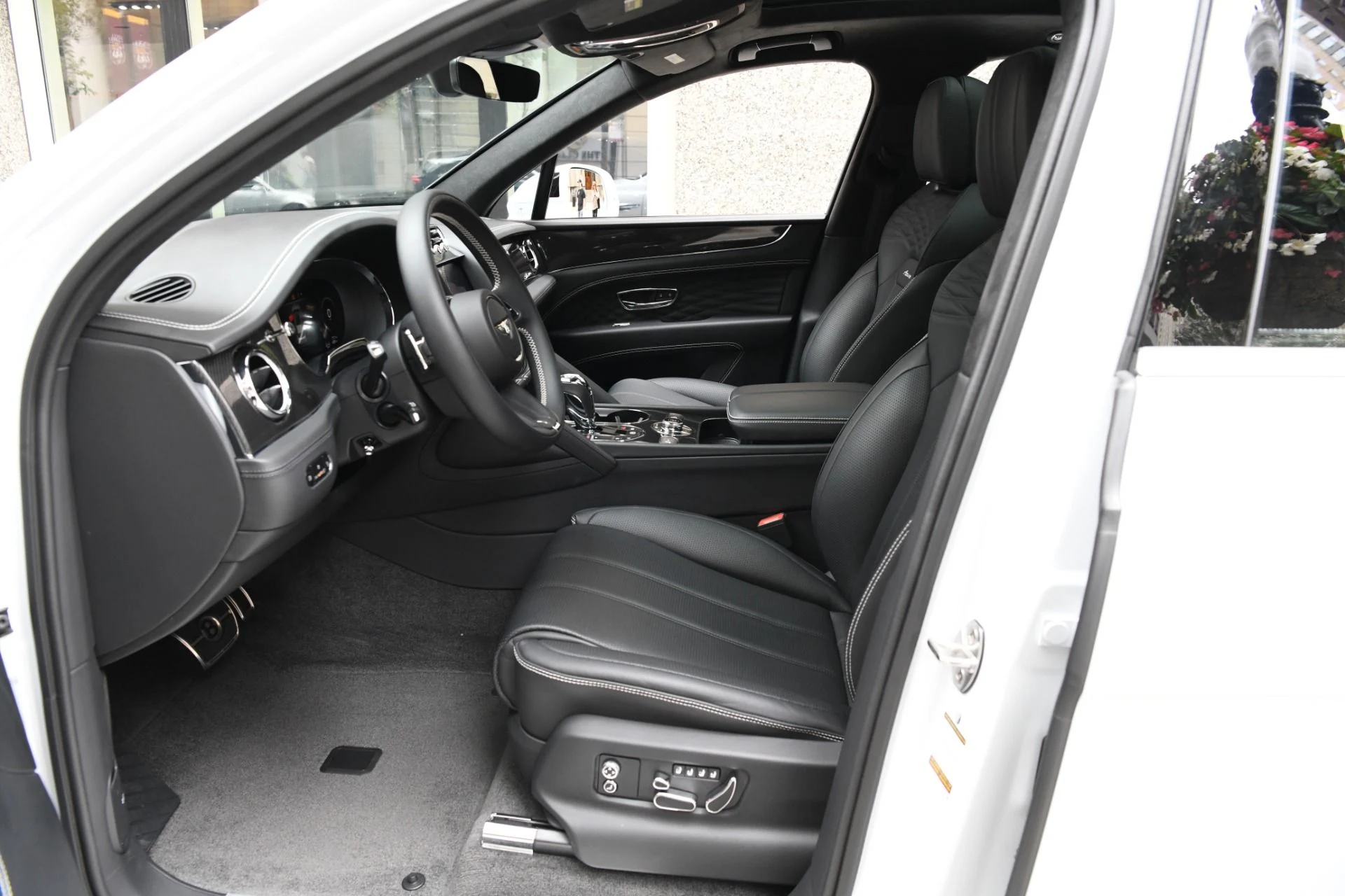 mph008_1725029738_Used_2024_Bentley_Bentayga_Azure_V8_1756931541_7d8e3e8a9b