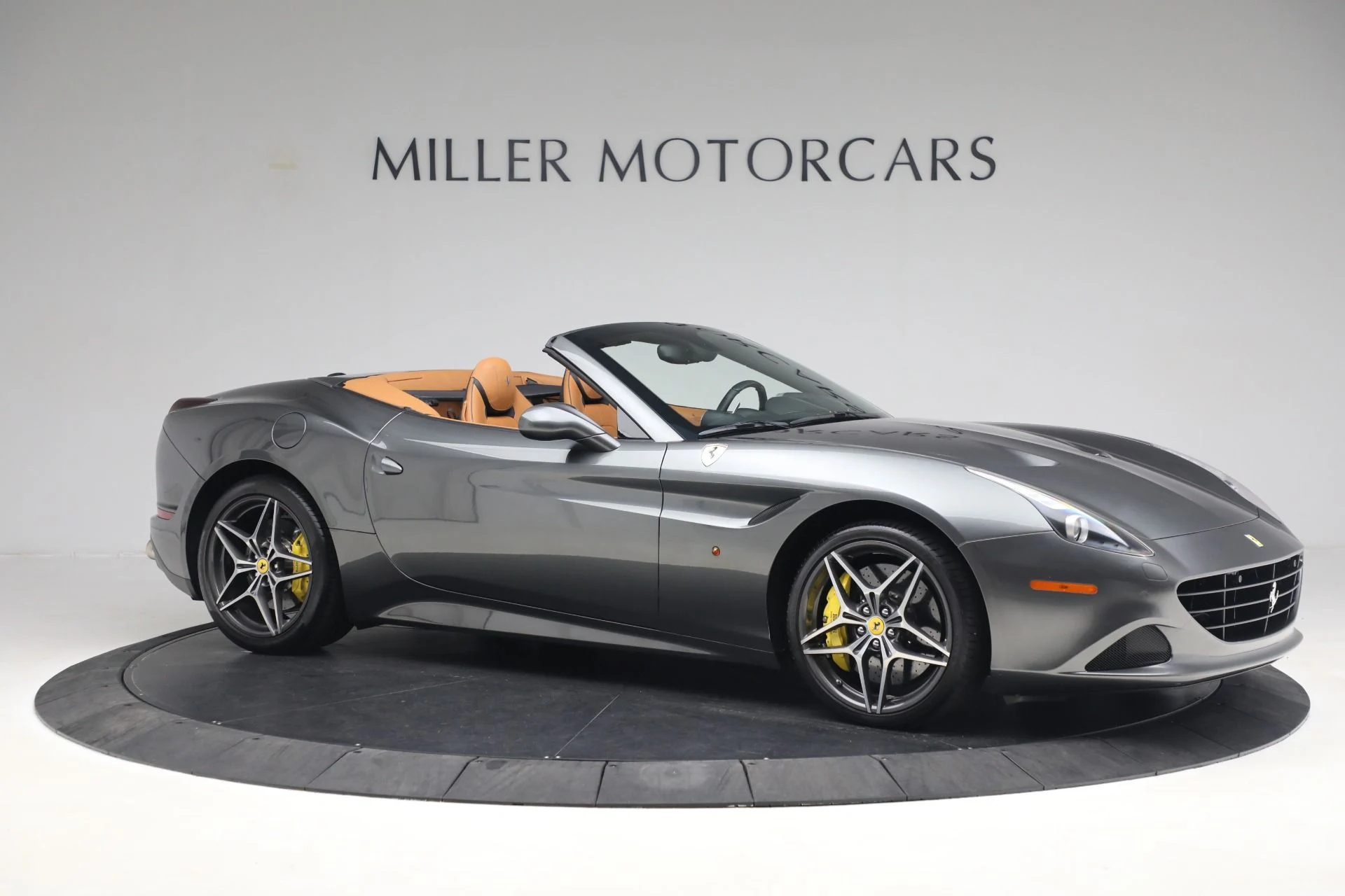 mph008_1726728690_Used_2017_Ferrari_California_T_1688060415_9a089c6cb8