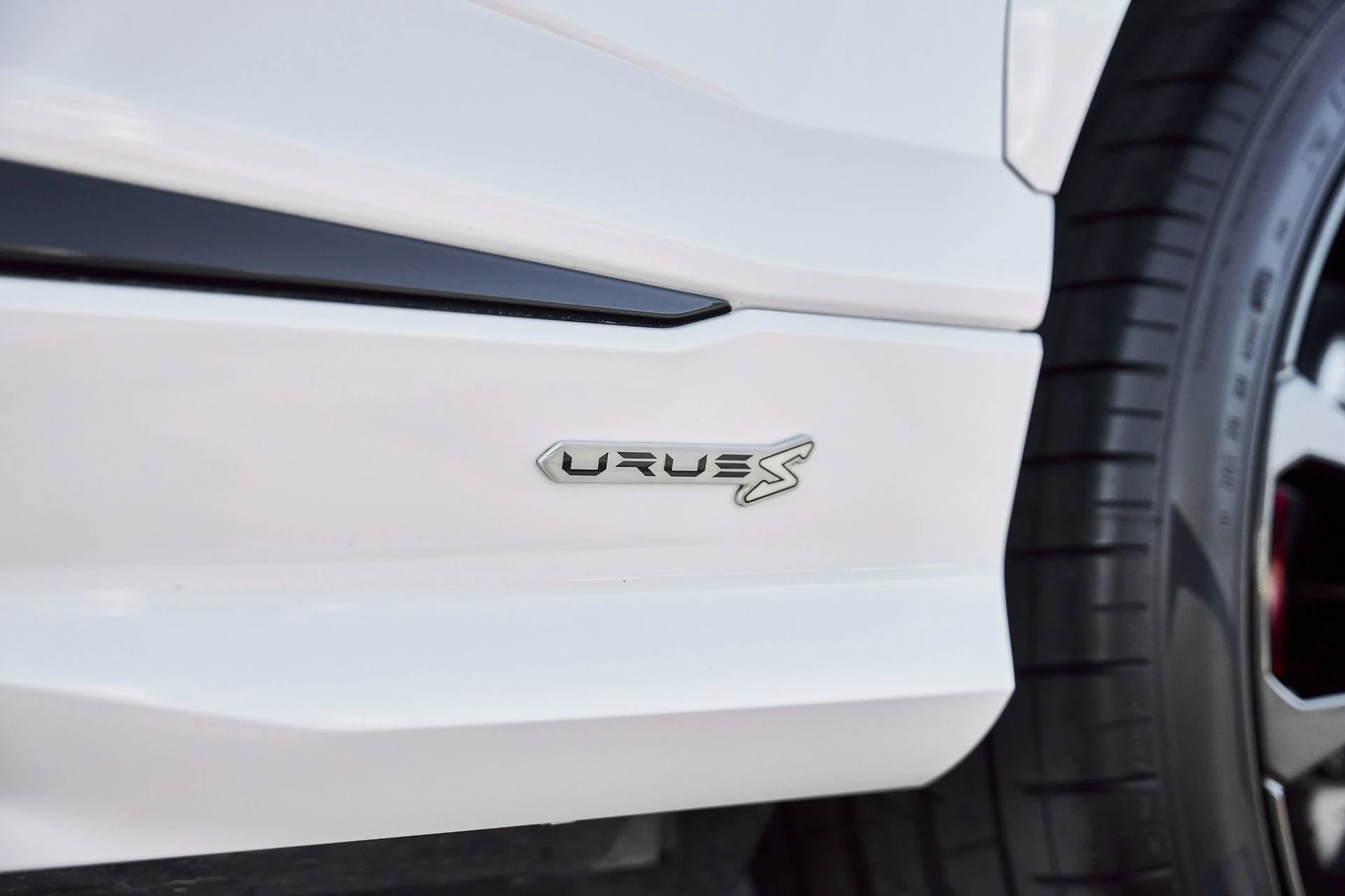 mph008_1734195056_Used_2024_Lamborghini_Urus_S_1769733208_7b7d944169