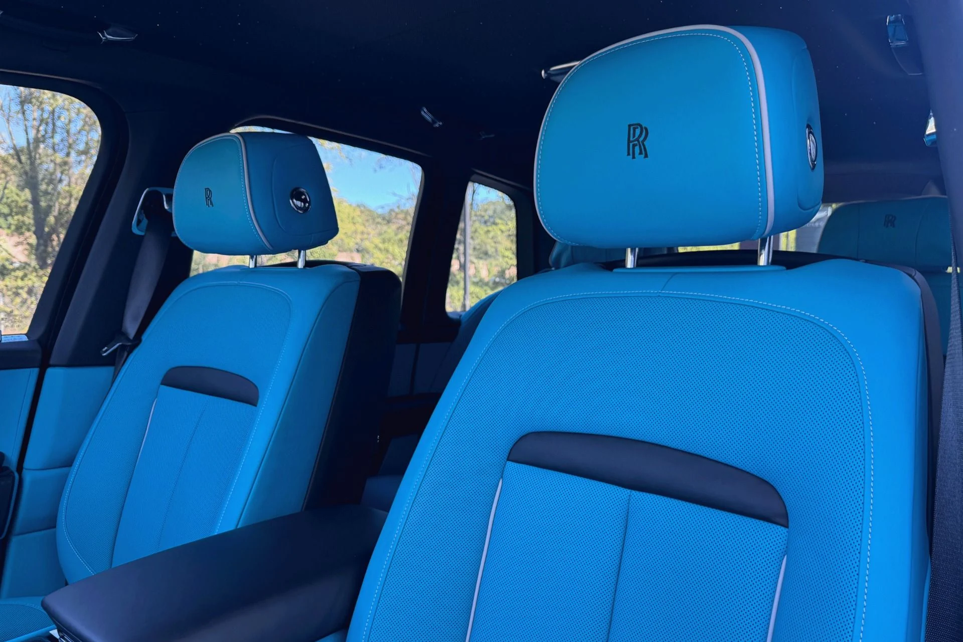 mph008_1741684614_Used_2022_Rolls_Royce_Black_Badge_Cullinan_1758544859_0a809b728b