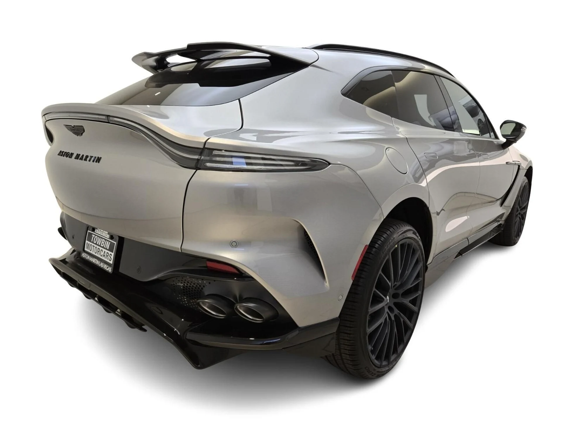 mph008_1759390169_New_2025_Aston_Martin_DBX_707_1753162748_c132dec7d1