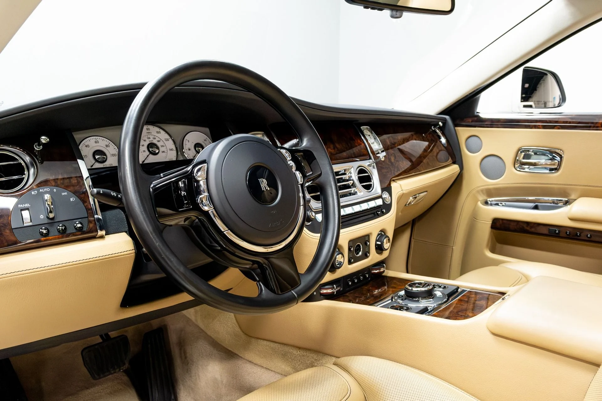 mph008_176825369_Used_2017_Rolls_Royce_Ghost_1774888920_f71c89b00c