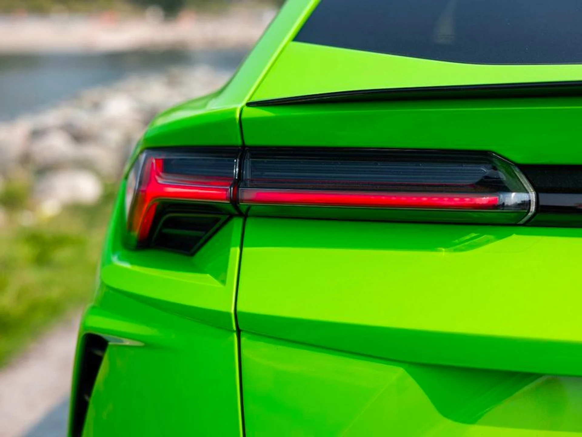 mph008_177378004_36818667_01528_2021_lamborghini_urus_009_637a108f20