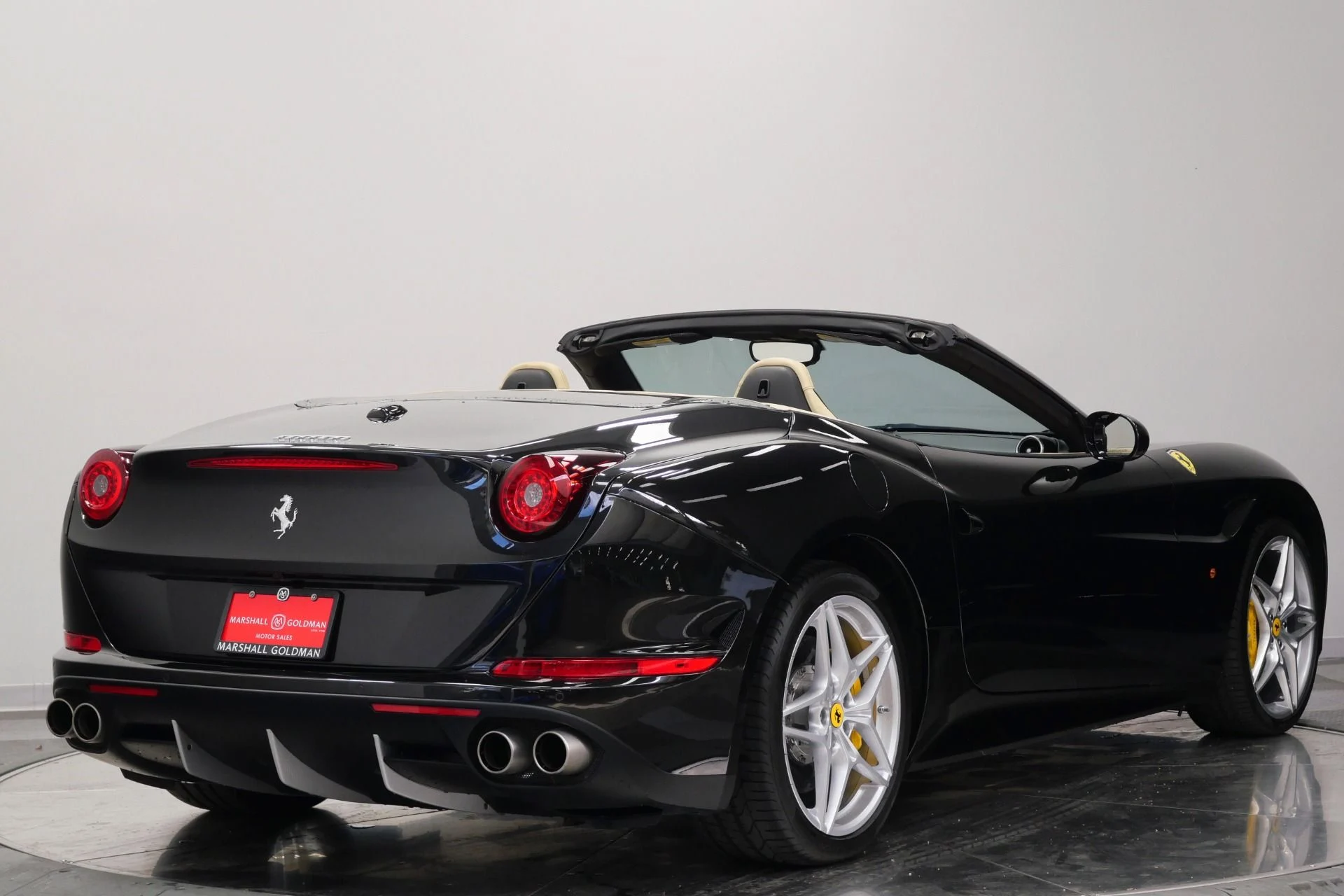 mph008_1781874979_Used_2015_Ferrari_California_T_Diamond_Quilted_Seats_Carbon_Fiber_Driving_Zone_1780071099_a417463300