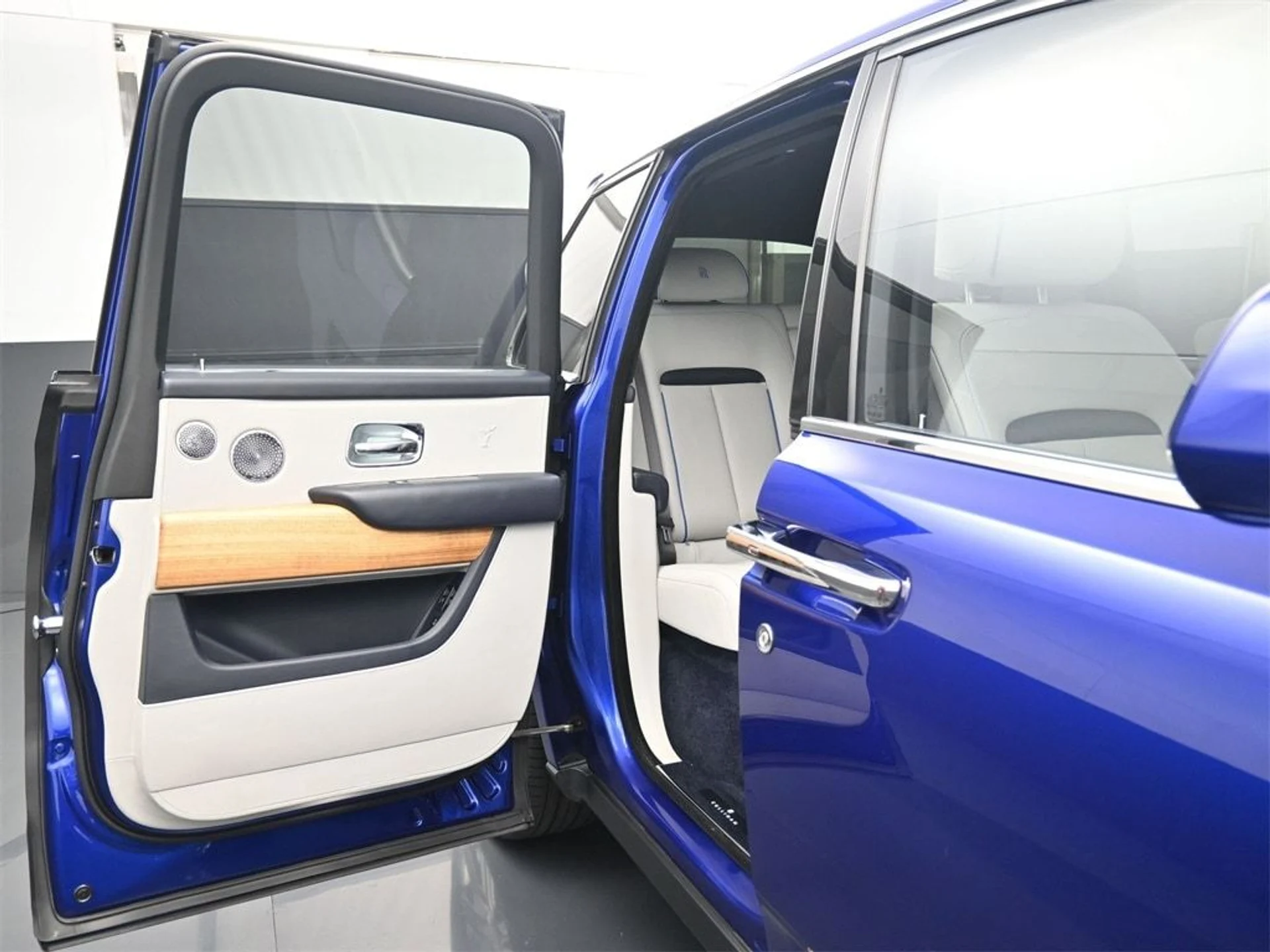 mph008_178943882_9867e4756d2e4f9c41b7ff7ea5346c5ax_5703120c4b