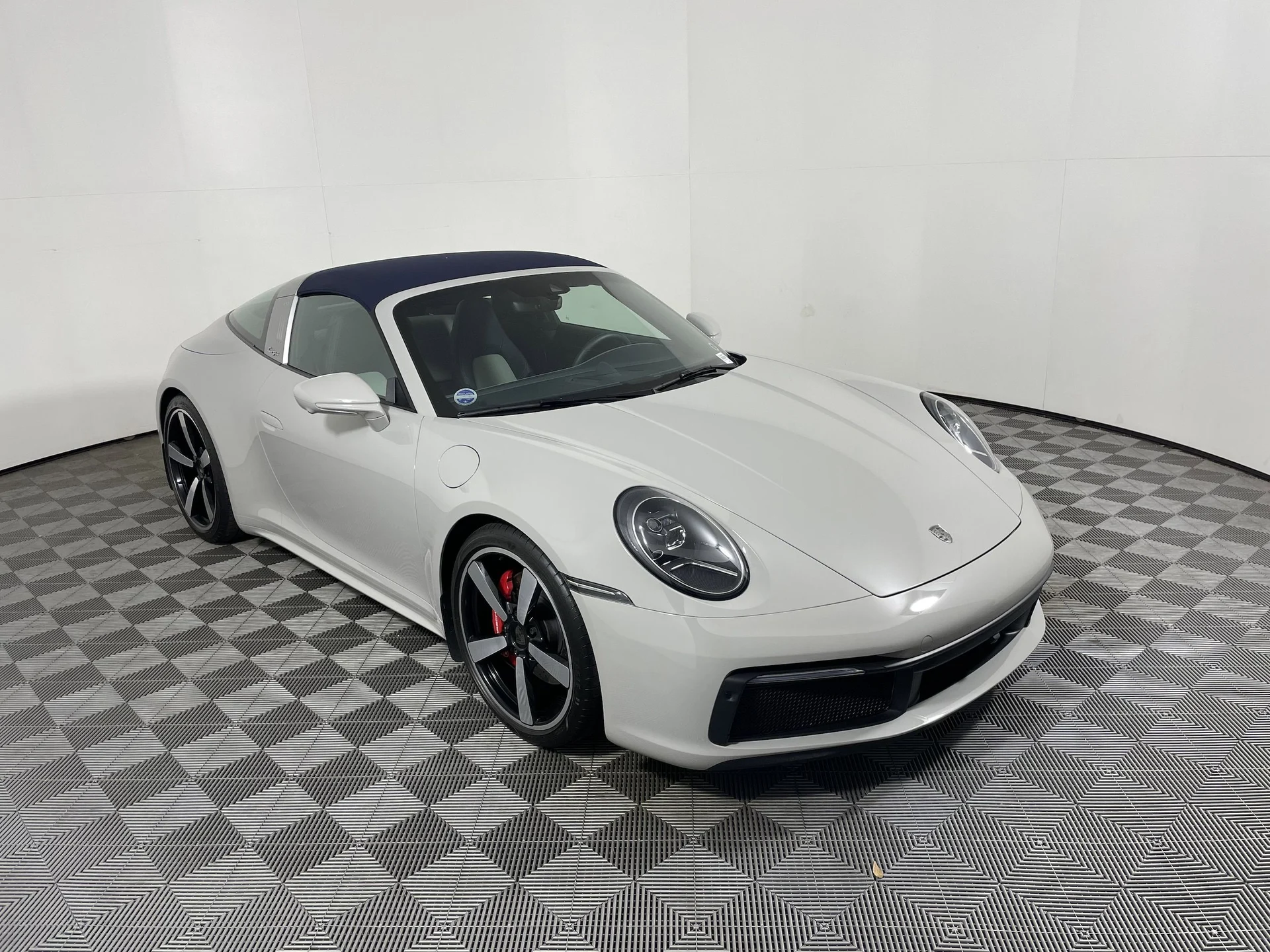 mph008_1792971947_9e7c2f3fdaf80857fab39e34fe4931e0x_7b172cf752