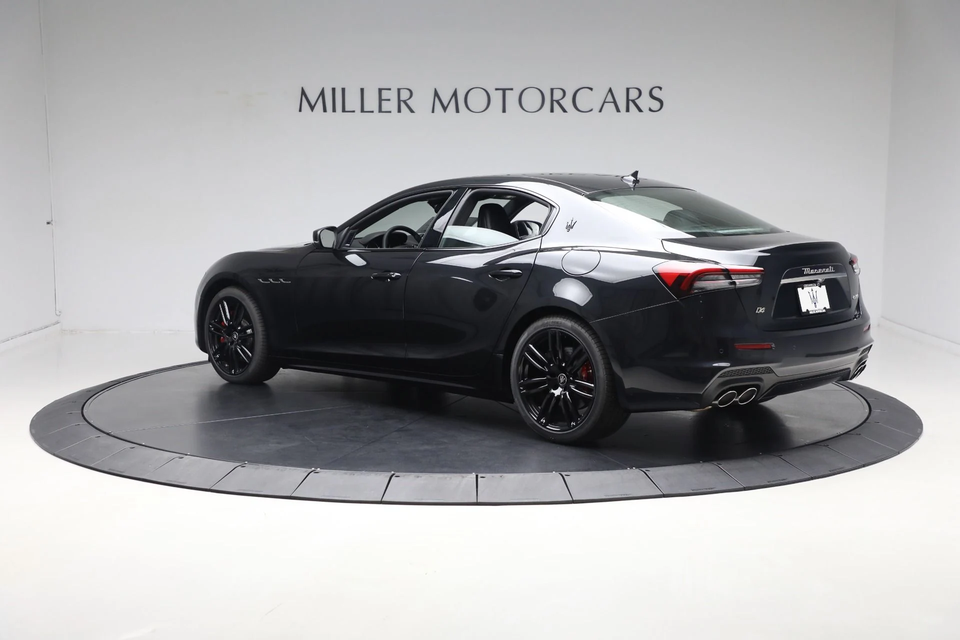 mph008_1797115197_New_2024_Maserati_Ghibli_Modena_Ultima_Q4_5b46b521e1