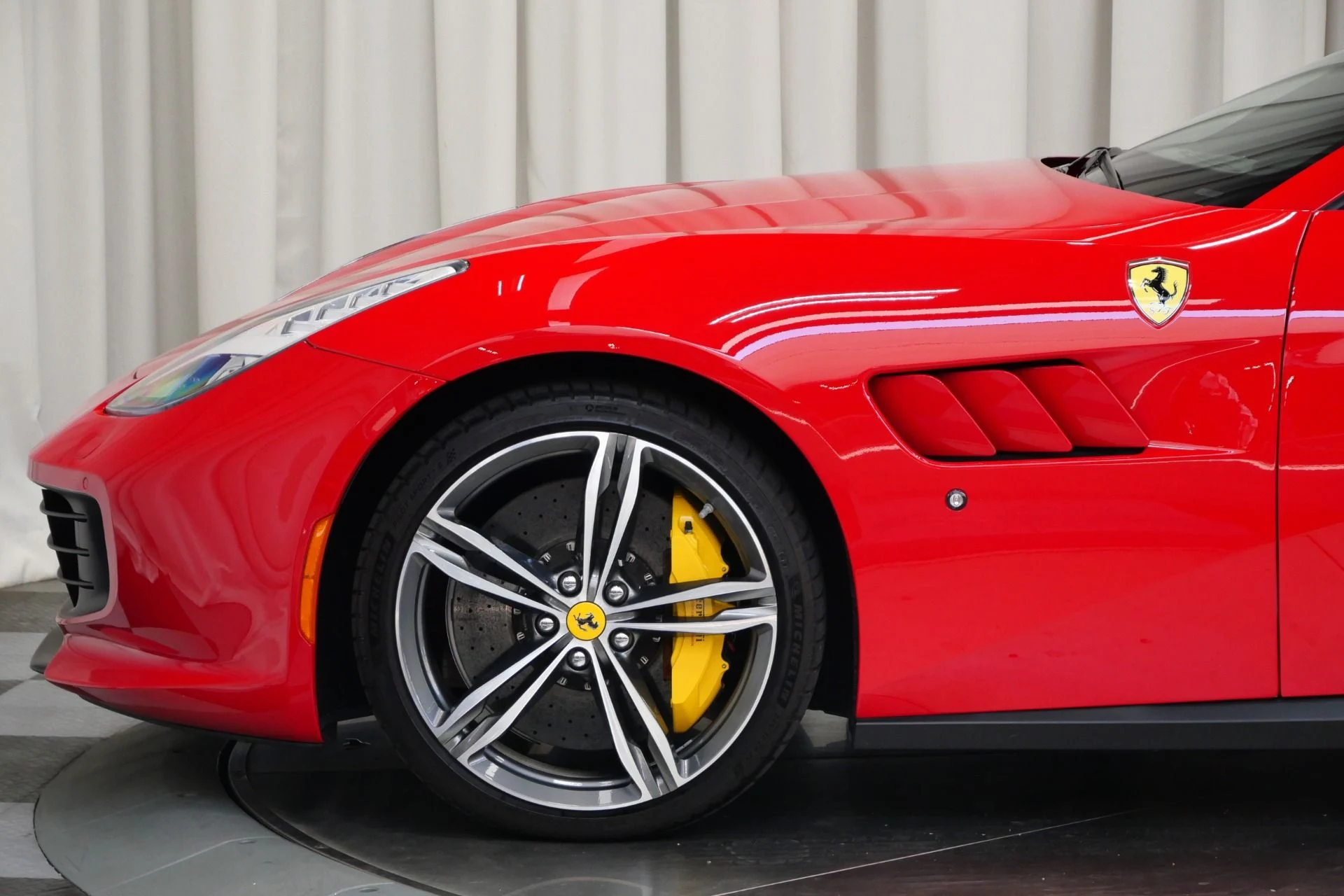 mph008_1799912680_Used_2018_Ferrari_GTC_4_Lusso_V12_1752852252_0074dd9f3a