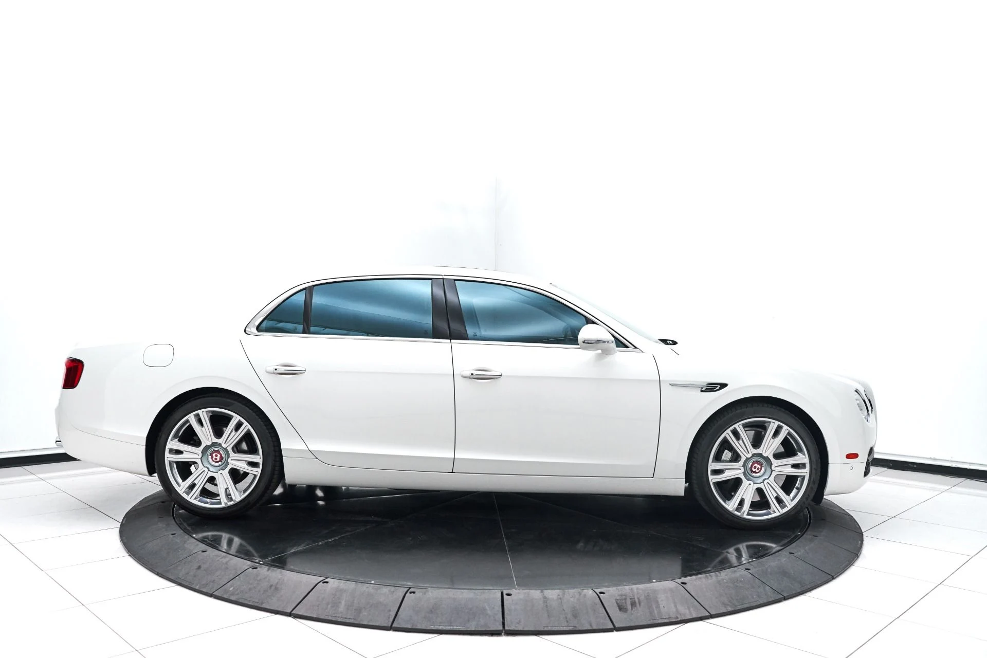 mph008_1811991122_Used_2015_Bentley_Flying_Spur_V8_1615575338_f455ba56ce