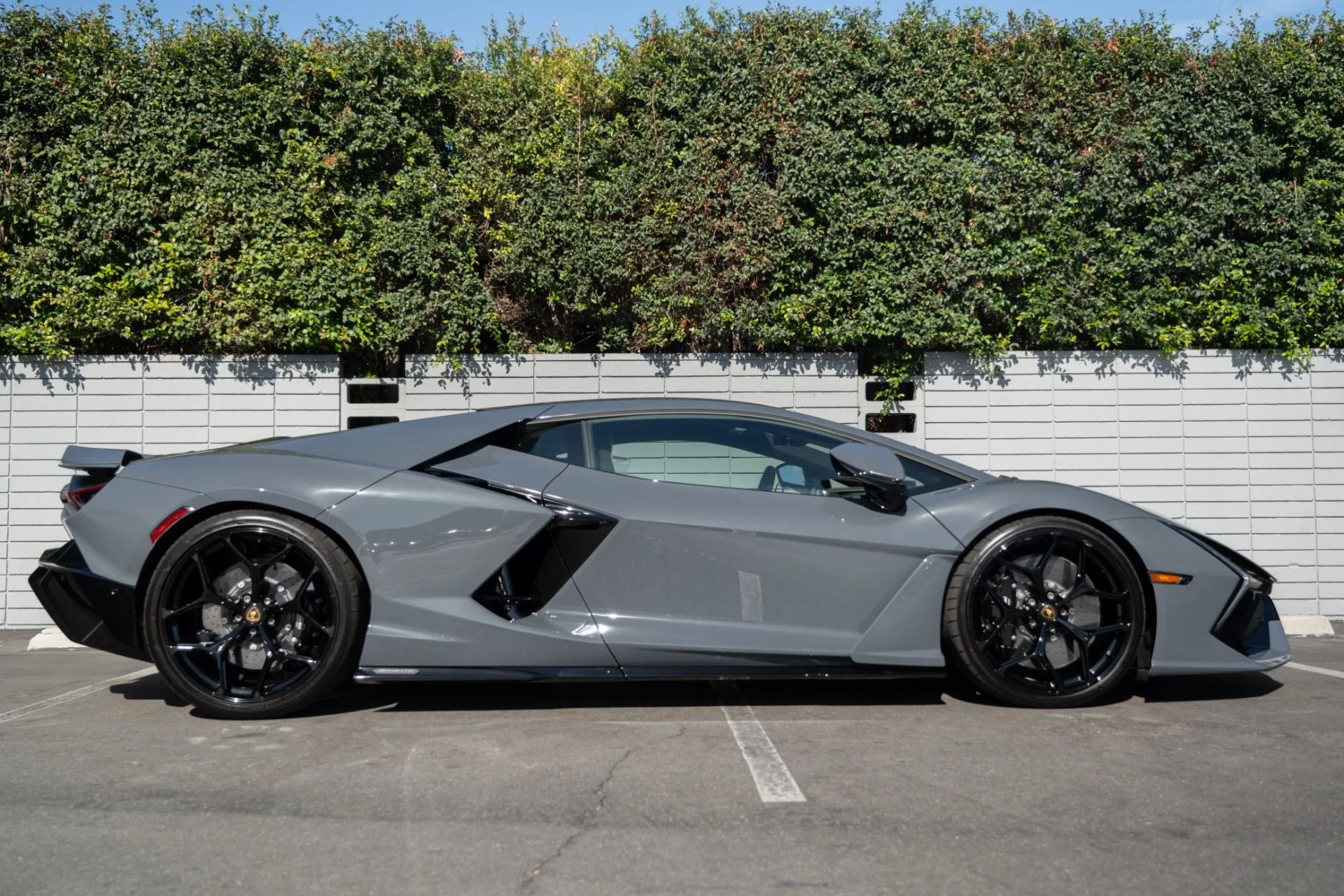 mph008_1815374110_Used_2024_Lamborghini_Revuelto_1755720584_838378d3c2