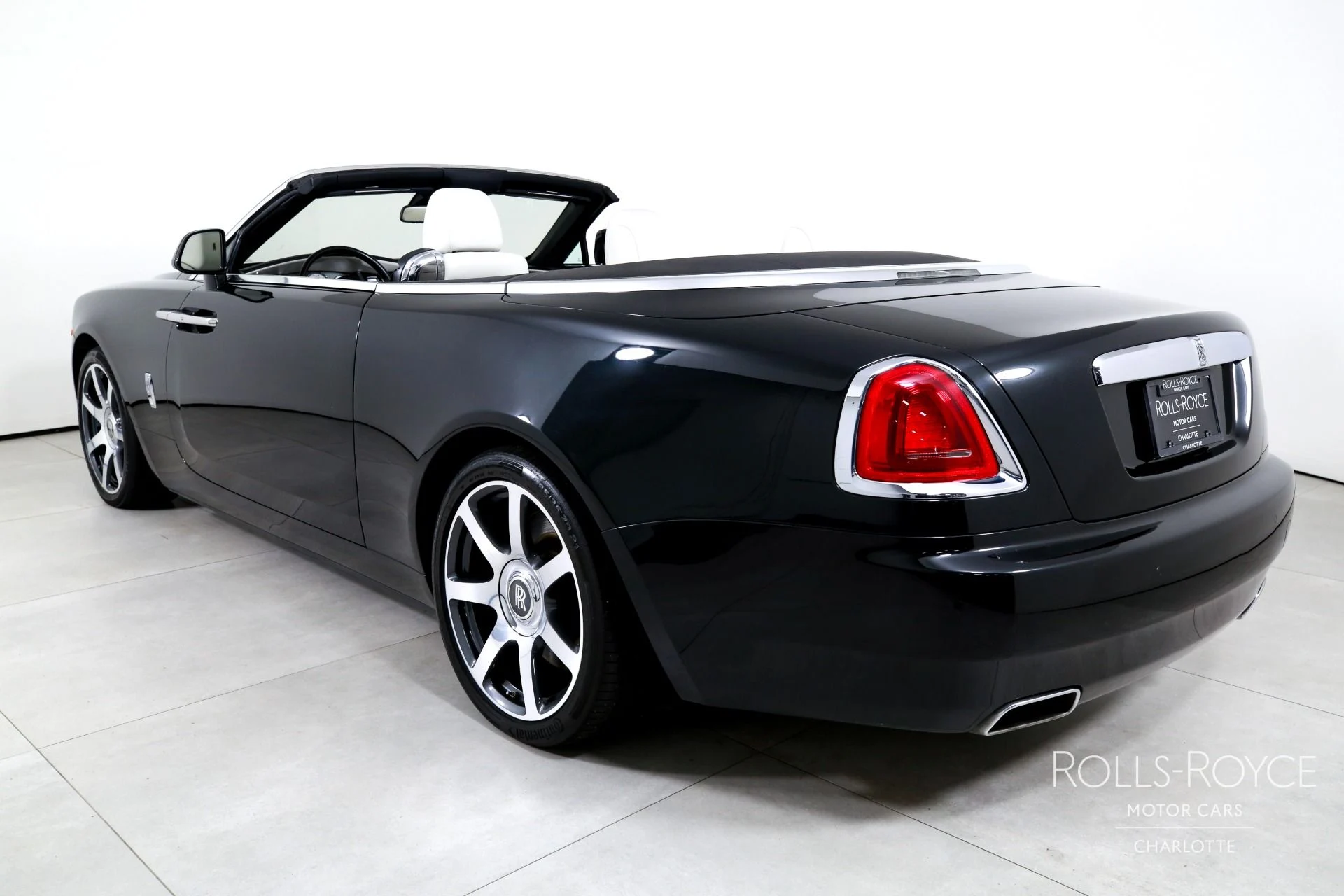 mph008_1818907095_Used_2017_Rolls_Royce_Dawn_1789144580_50e4cd6eae