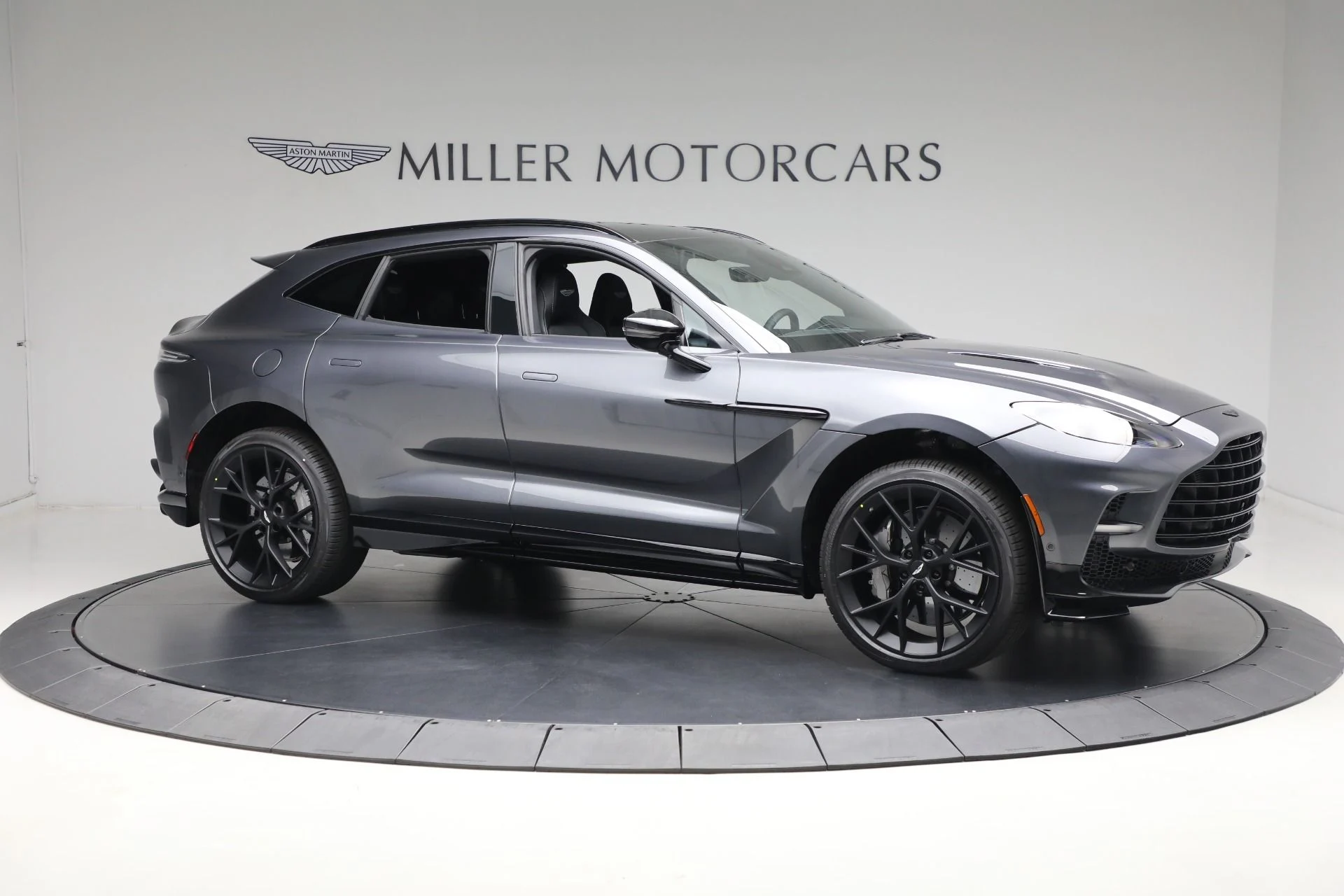 mph008_1820833232_New_2025_Aston_Martin_DBX_707_707_3b5159ffcc