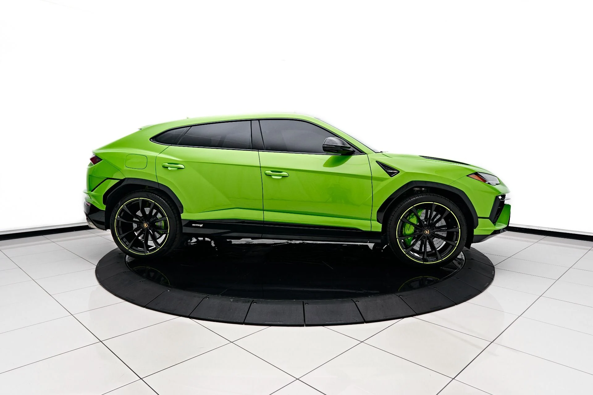 mph008_1828398613_Used_2023_Lamborghini_Urus_S_1692657144_3dea5ba4d5