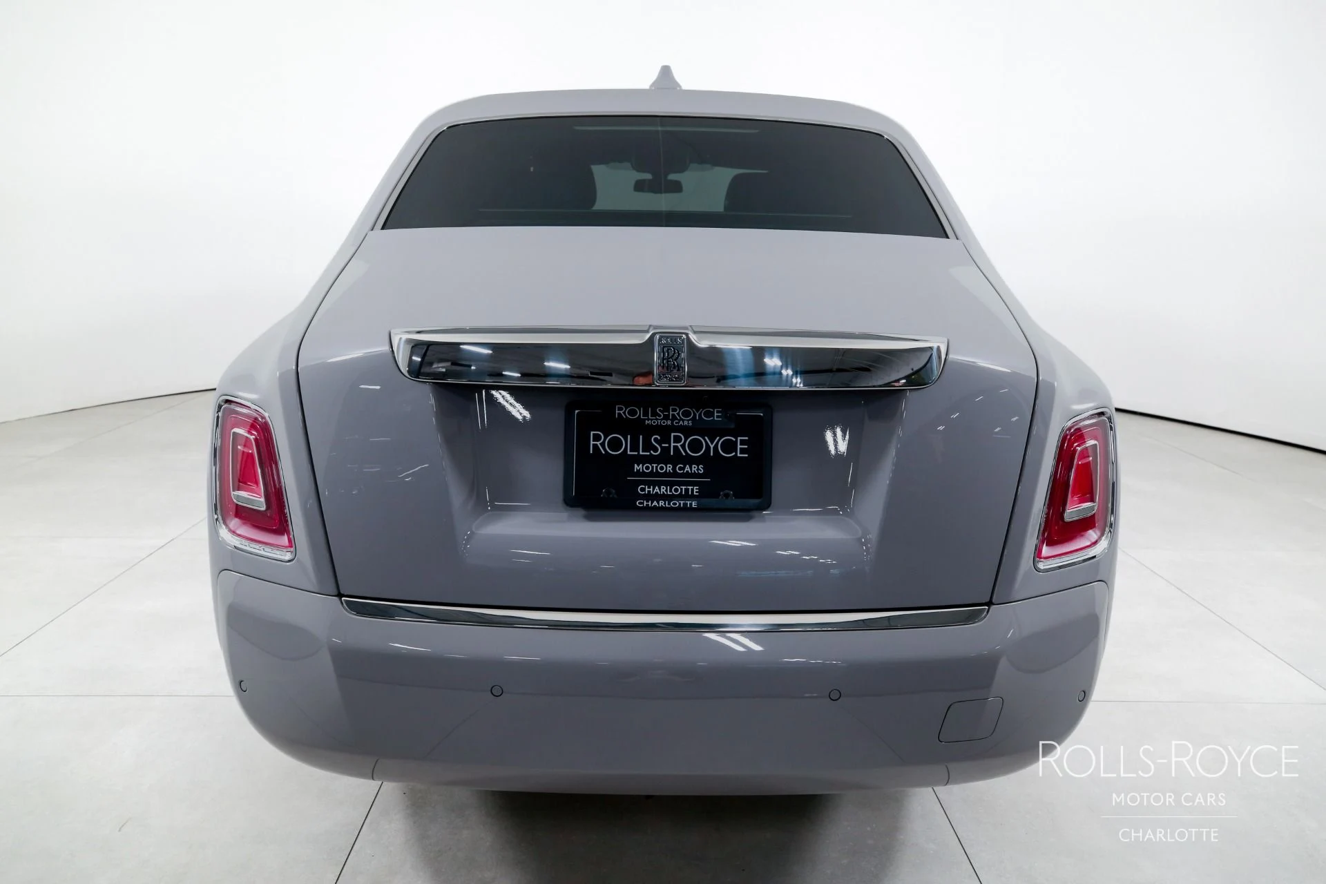 mph008_1828764950_Used_2024_Rolls_Royce_Phantom_1789145649_ed47a1e629