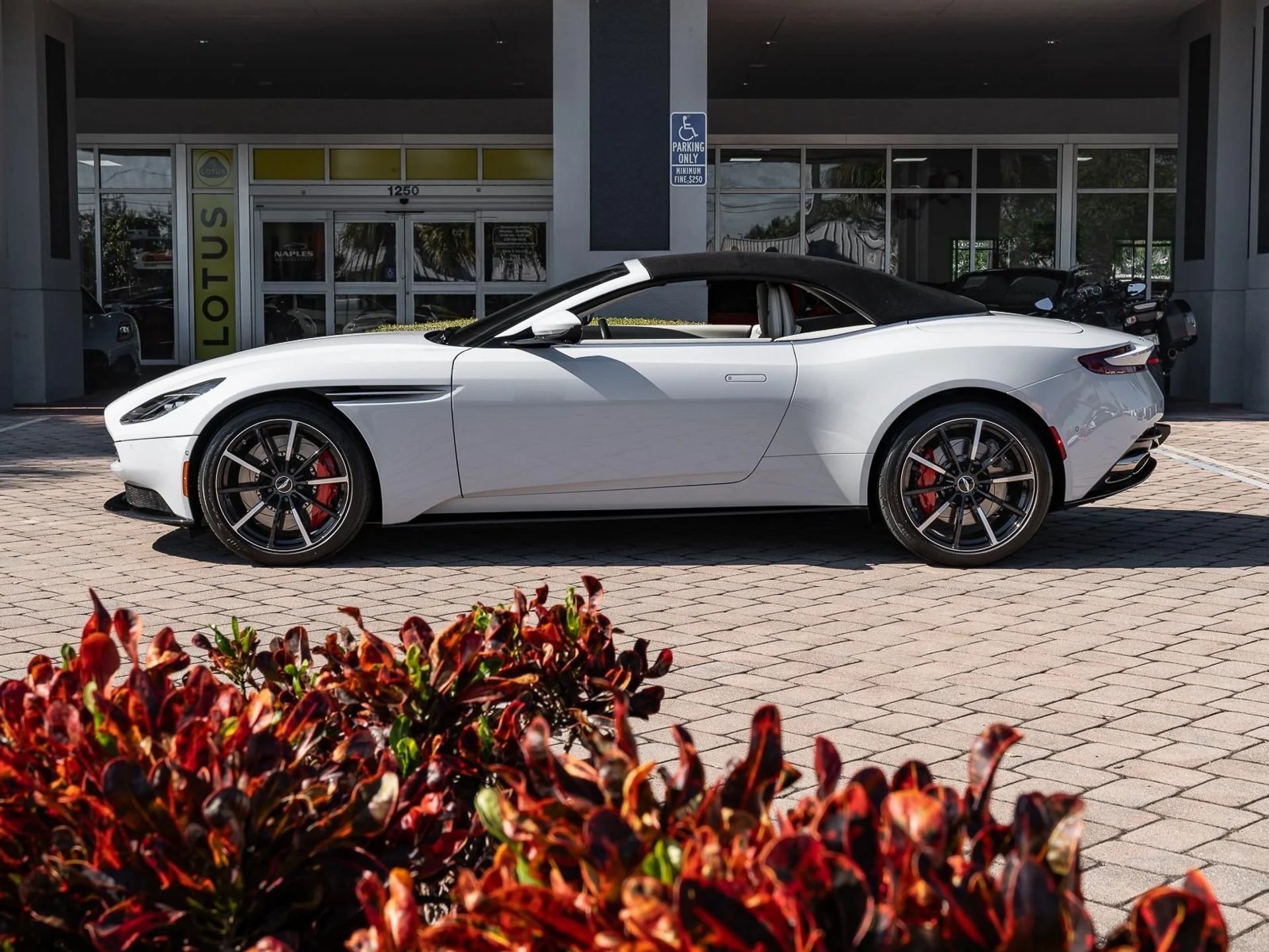 mph008_1841703_Used_2022_Aston_Martin_DB_11_1767028099_8c5fd88ffd