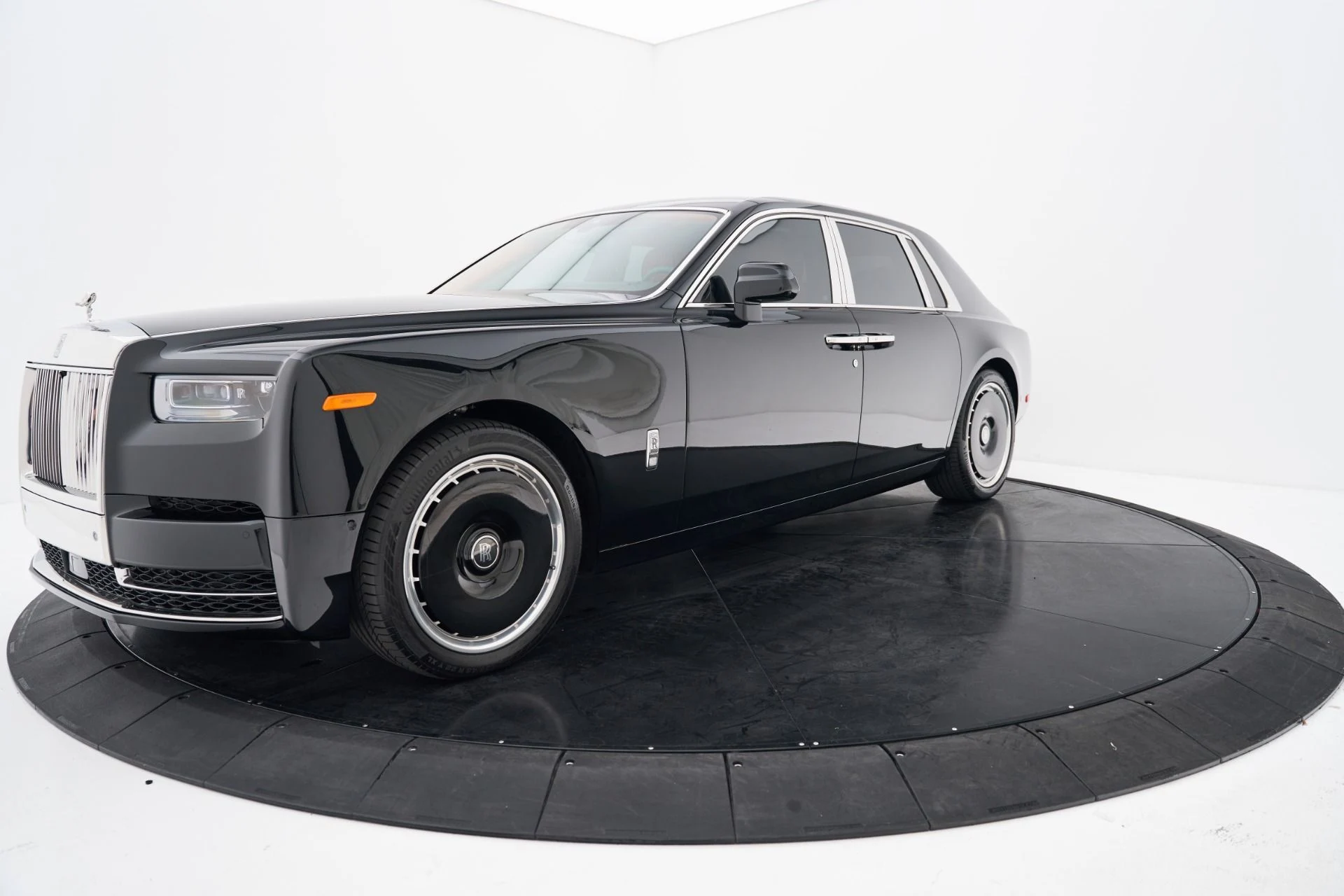 mph008_1843470858_Used_2026_Rolls_Royce_Phantom_Base_1792609394_f17aa0a0ed