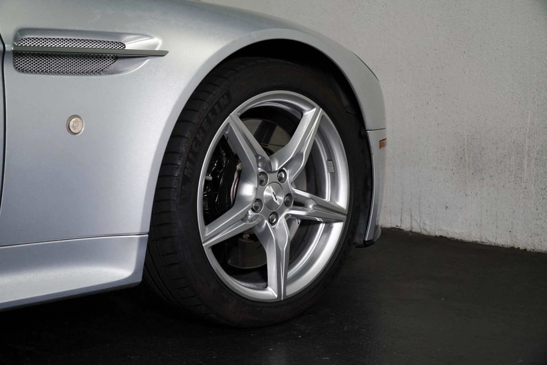 mph008_184378547_Used_2016_Aston_Martin_V8_Vantage_S_1775836996_ee335b5712